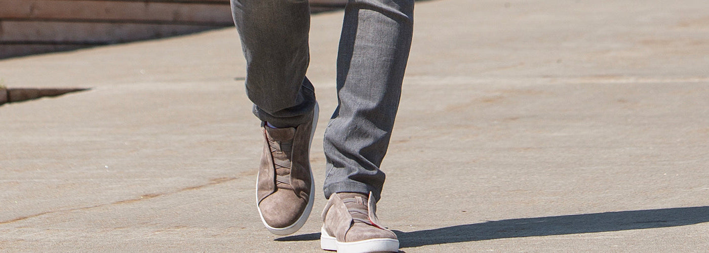 Chaussures décontractées homme modernes, look ville élégant.