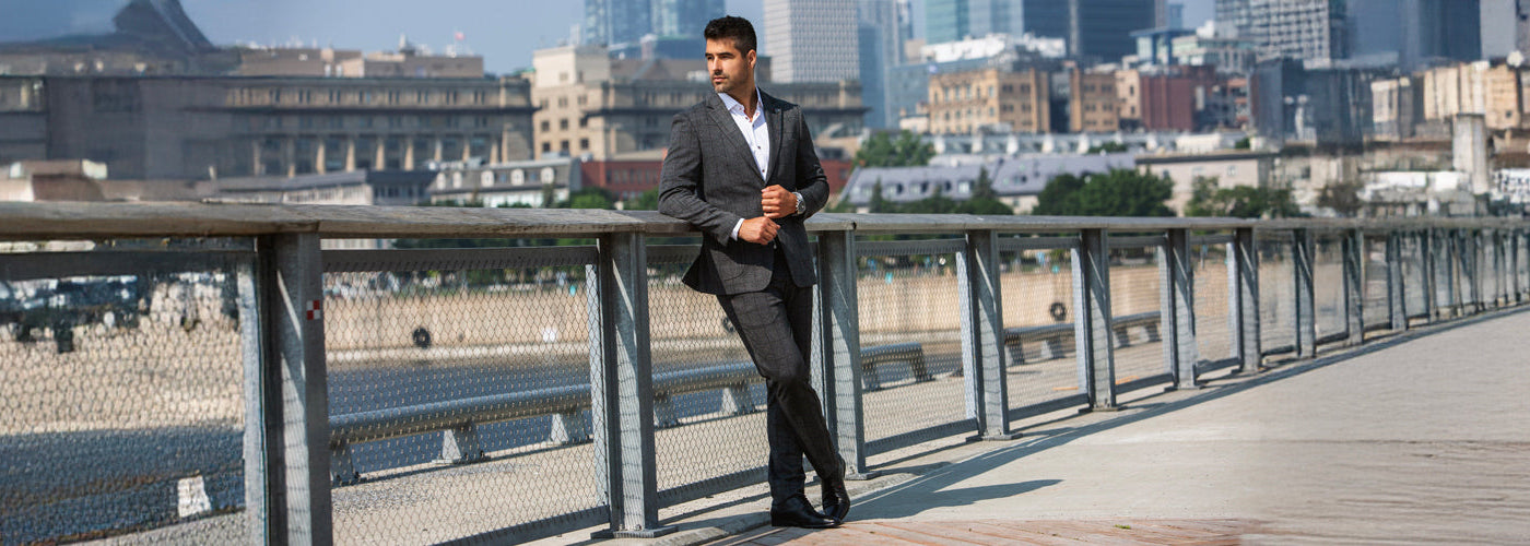 Costume homme gris foncé élégant pour occasions formelles.