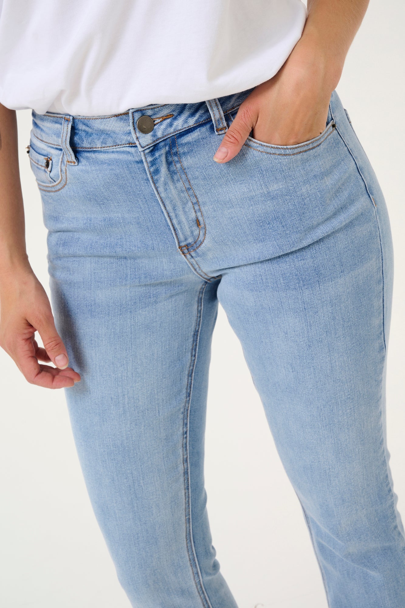 Jeans pour femme par Kaffe | 10506133 Bleu Clair Délavé | Boutique Vvög, vêtements mode pour homme et femme