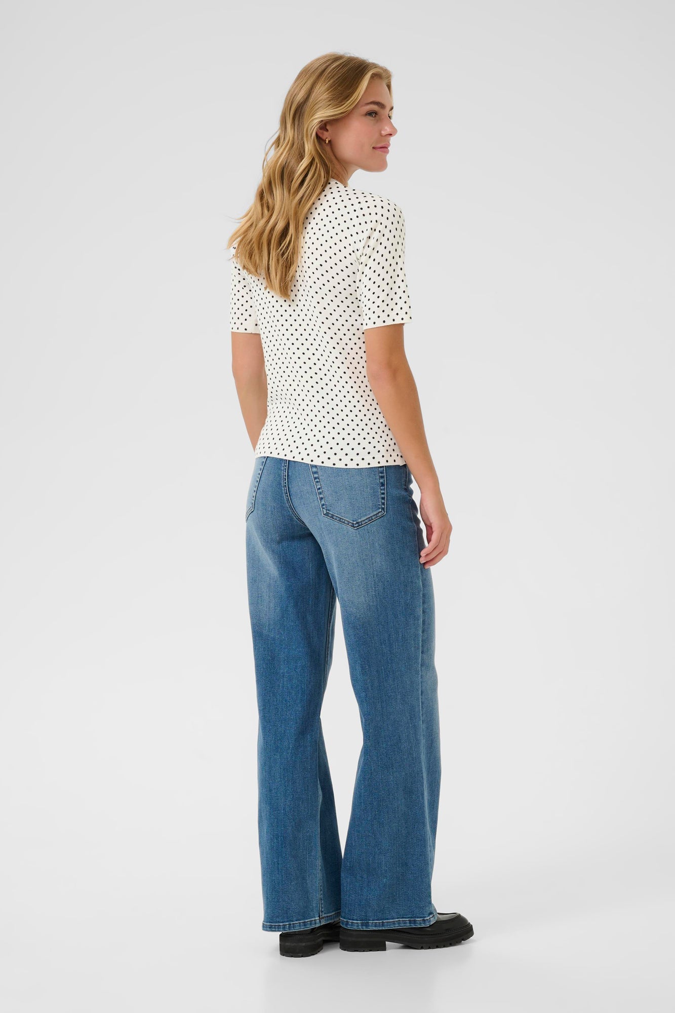 T-Shirt pour femme par Kaffe | 10509548 Craie/Point Noir | Boutique Vvög, vêtements mode pour homme et femme