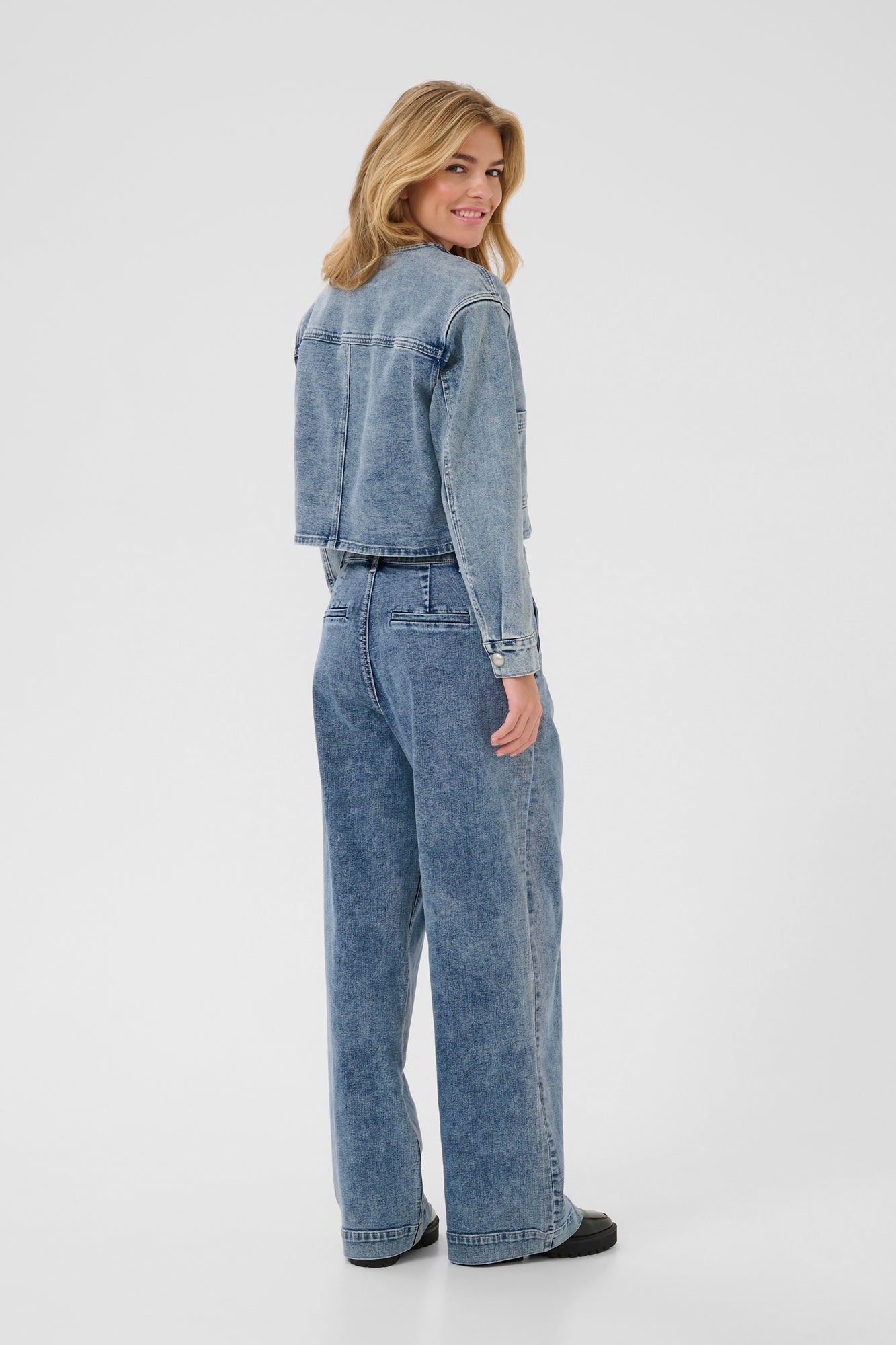 Jacket pour femme par Kaffe | 10509620 Bleu Délavé | Boutique Vvög, vêtements mode pour homme et femme