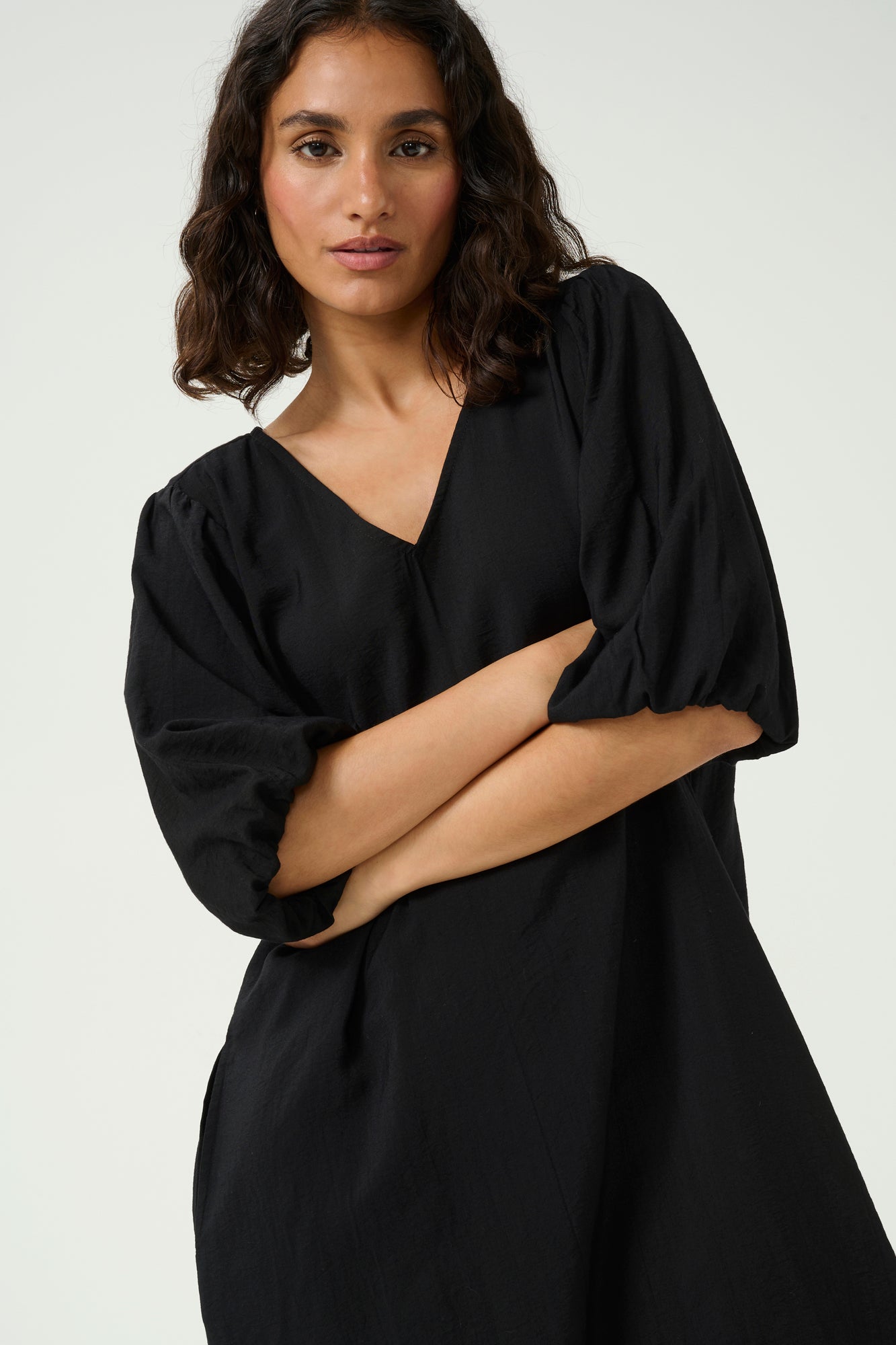 Robe pour femme par Kaffe | 10509764 Noir Profond | Boutique Vvög, vêtements mode pour homme et femme