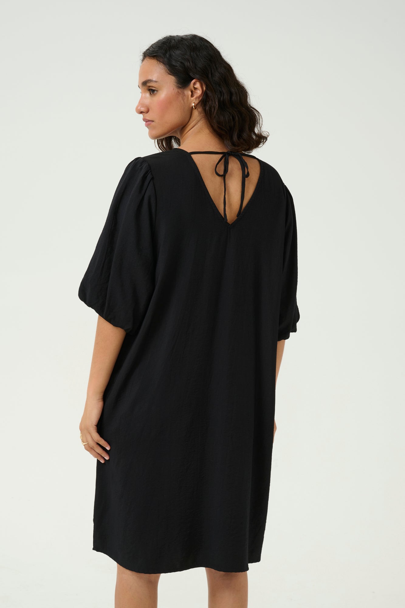 Robe pour femme par Kaffe | 10509764 Noir Profond | Boutique Vvög, vêtements mode pour homme et femme