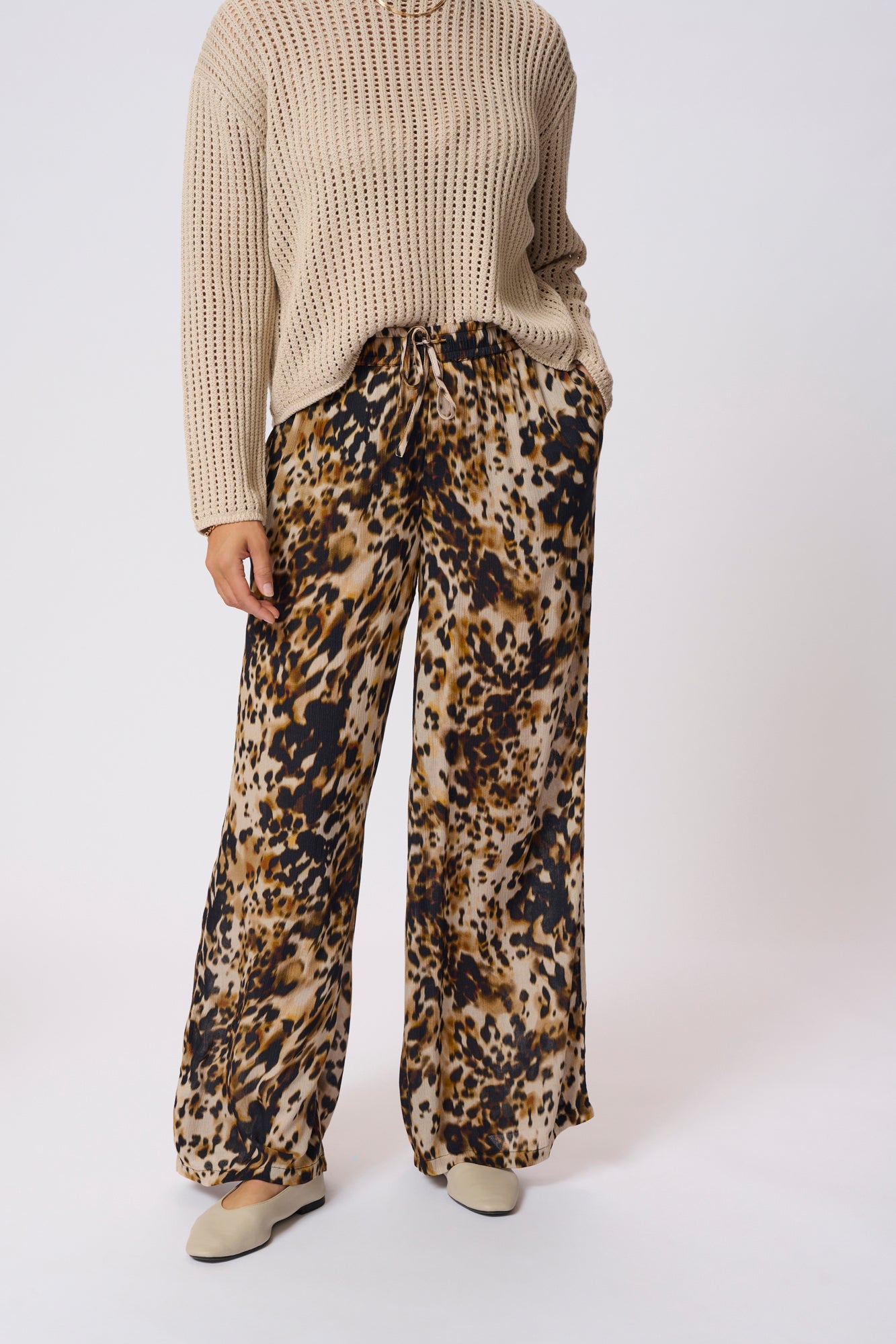 Pantalon pour femme par Kaffe | 10510037 Imprimé Léopard | Boutique Vvög, vêtements mode pour homme et femme