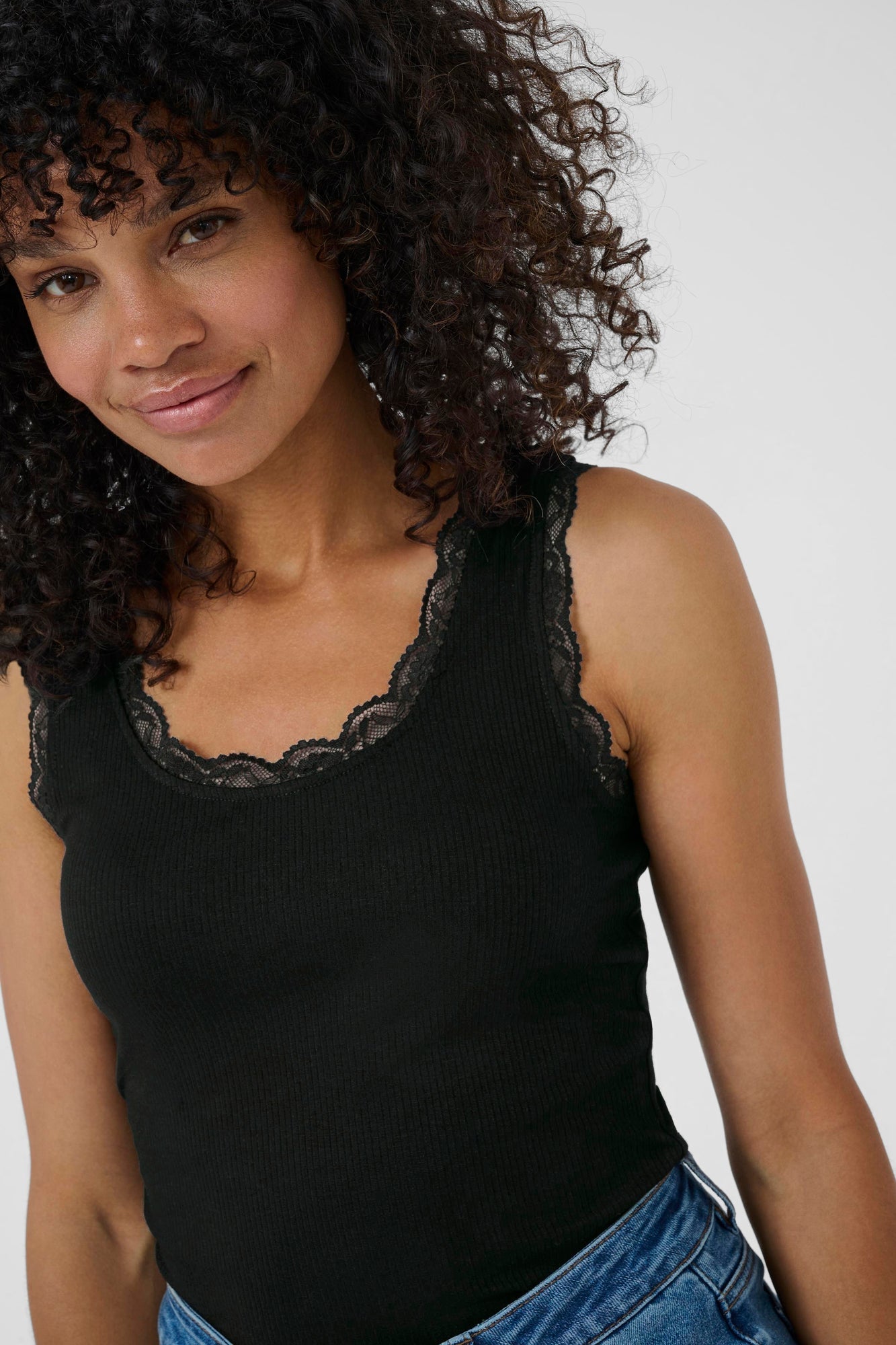 Camisole pour femme par Kaffe | 10510143 Noir Profond | Boutique Vvög, vêtements mode pour homme et femme