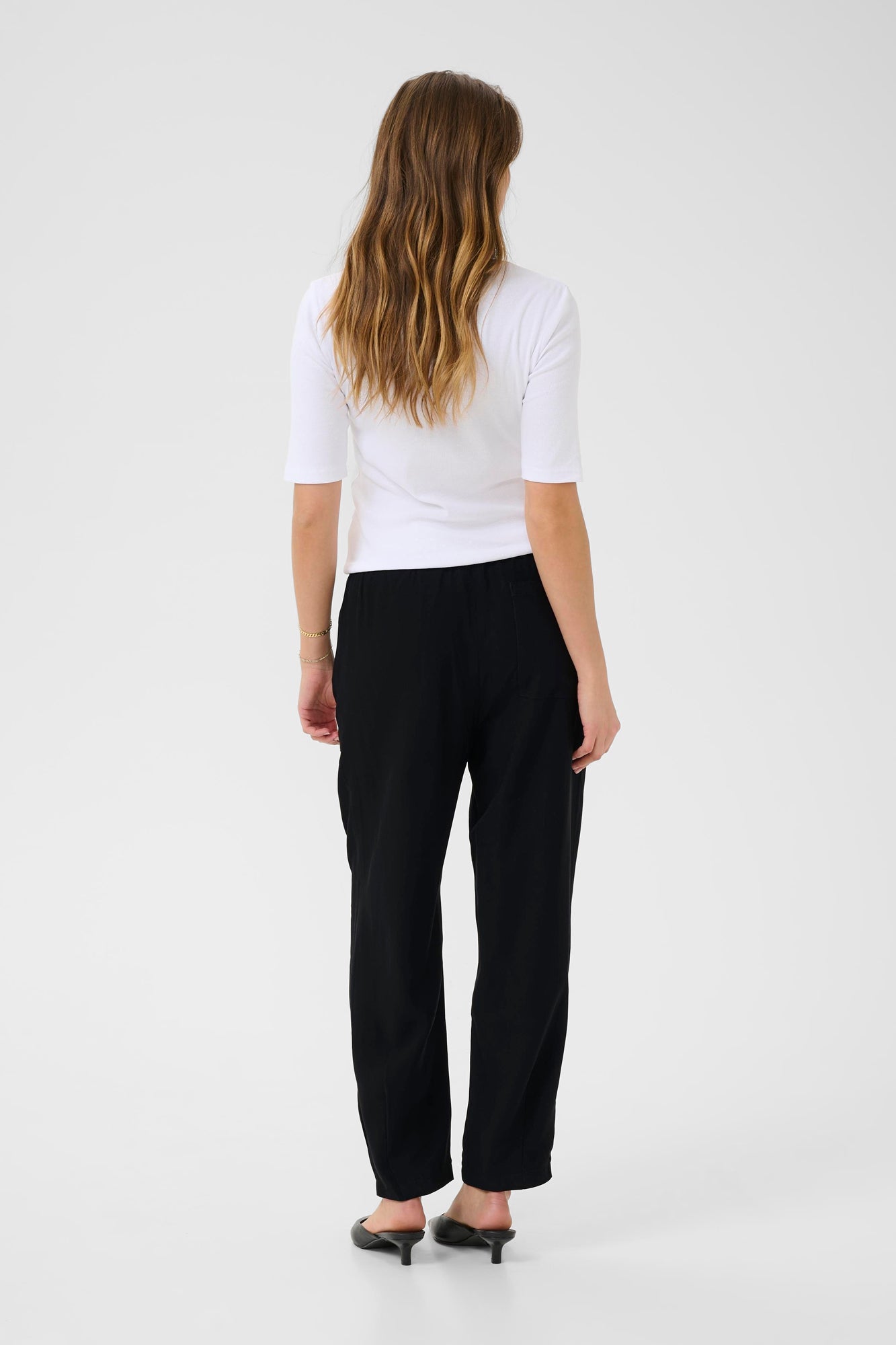 Pantalon pour femme par Kaffe | 10510308 Noir Profond | Boutique Vvög, vêtements mode pour homme et femme