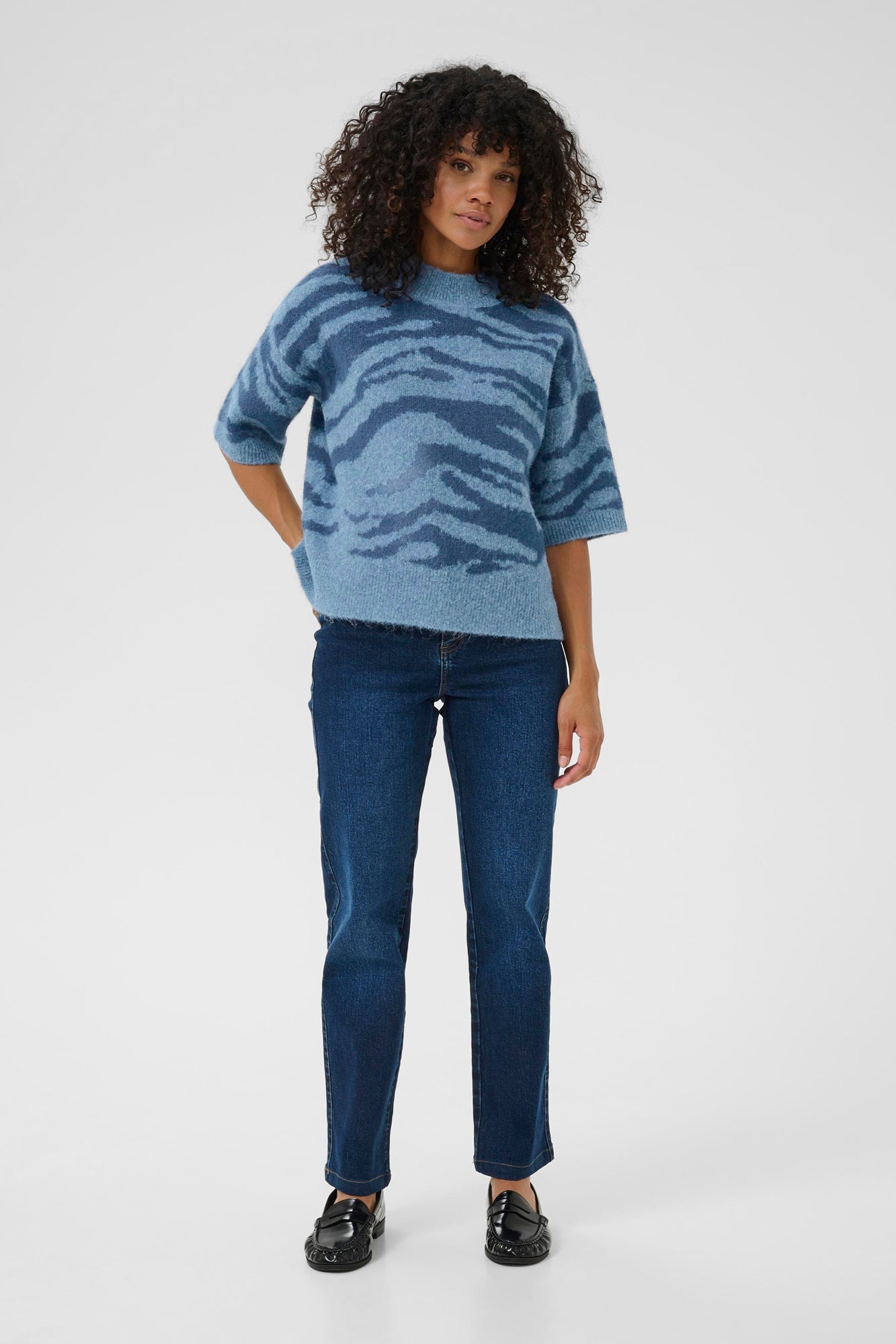 Chandail manches courtes pour femme par Kaffe | 10510453 Bleu Vent/Baie | Boutique Vvög, vêtements mode pour homme et femme