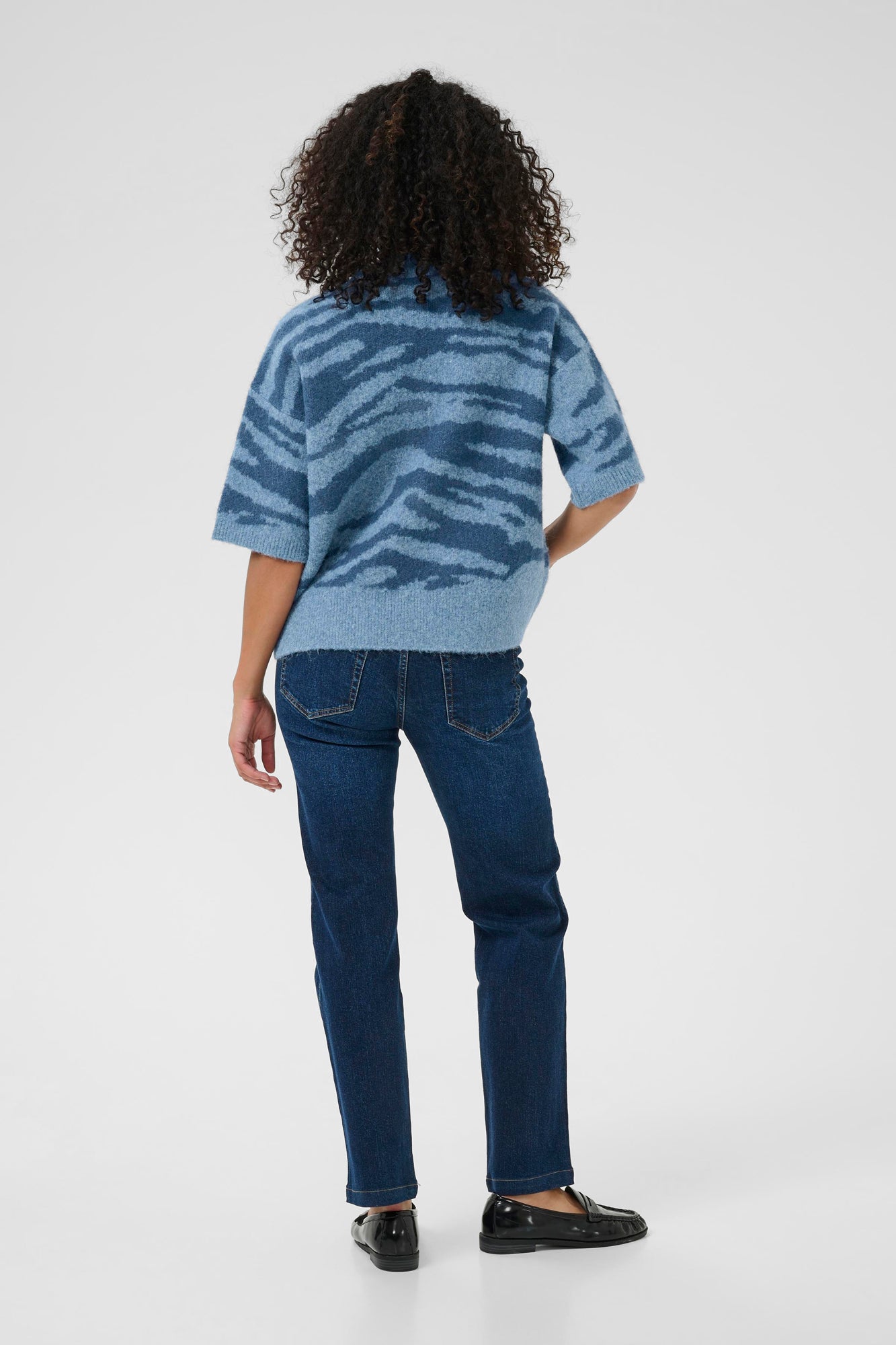 Chandail manches courtes pour femme par Kaffe | 10510453 Bleu Vent/Baie | Boutique Vvög, vêtements mode pour homme et femme