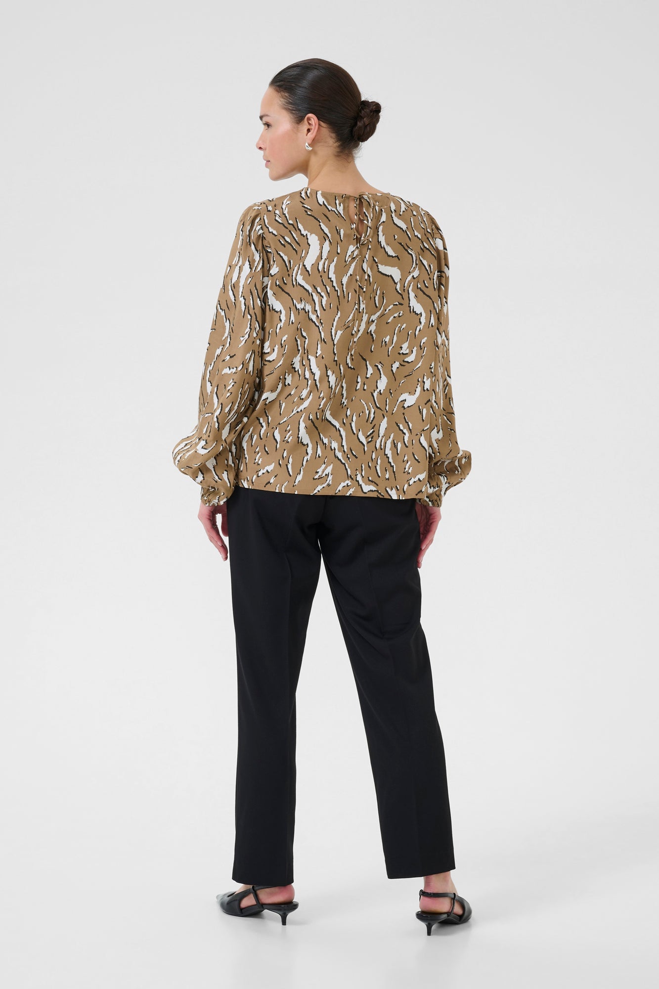 Blouse pour femme par Kaffe | 10510519 Noix De Coco Grillée | Boutique Vvög, vêtements mode pour homme et femme