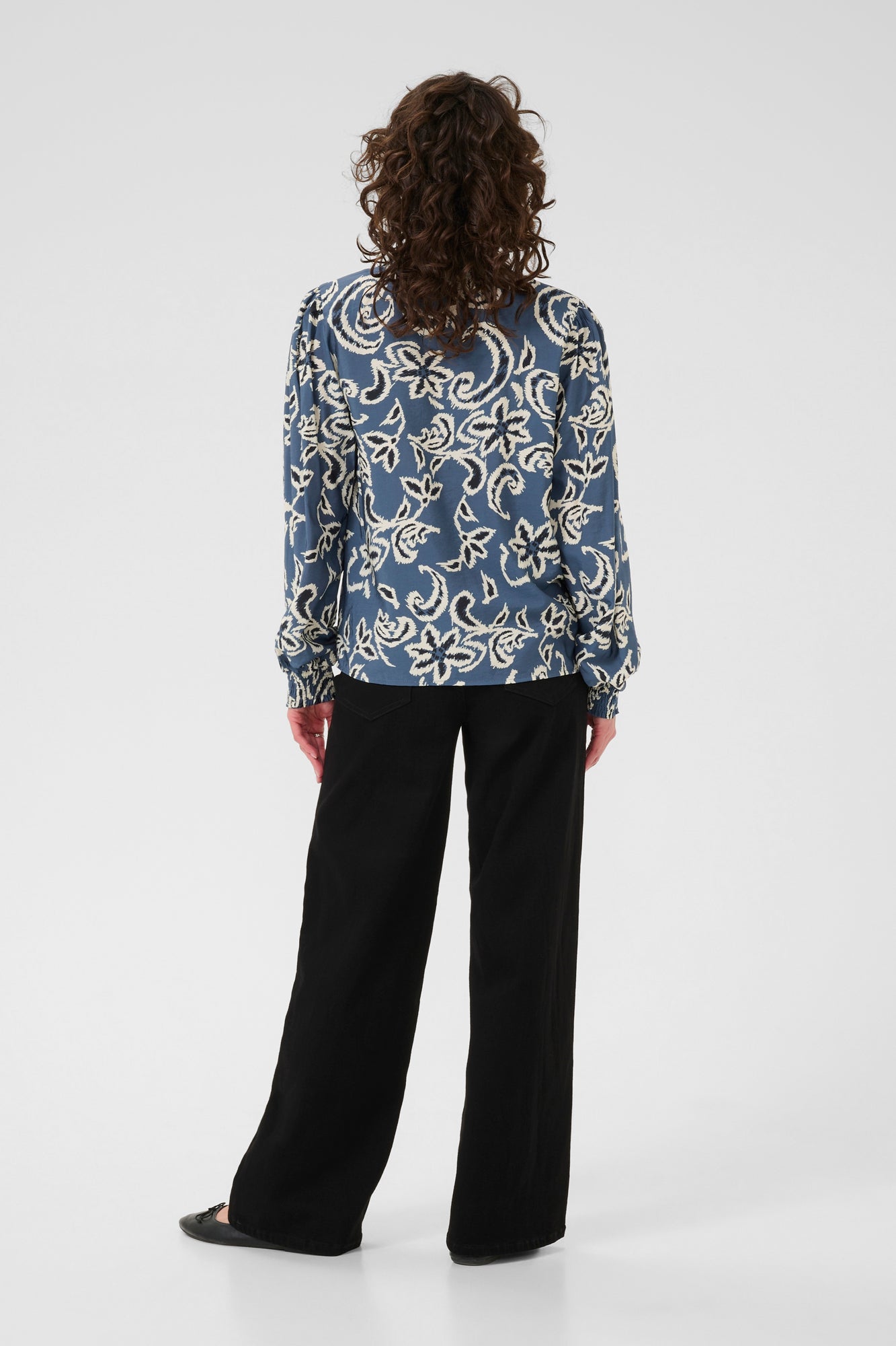 Blouse pour femme par Kaffe | 10510568 Mer De Béring/Blanc | Boutique Vvög, vêtements mode pour homme et femme