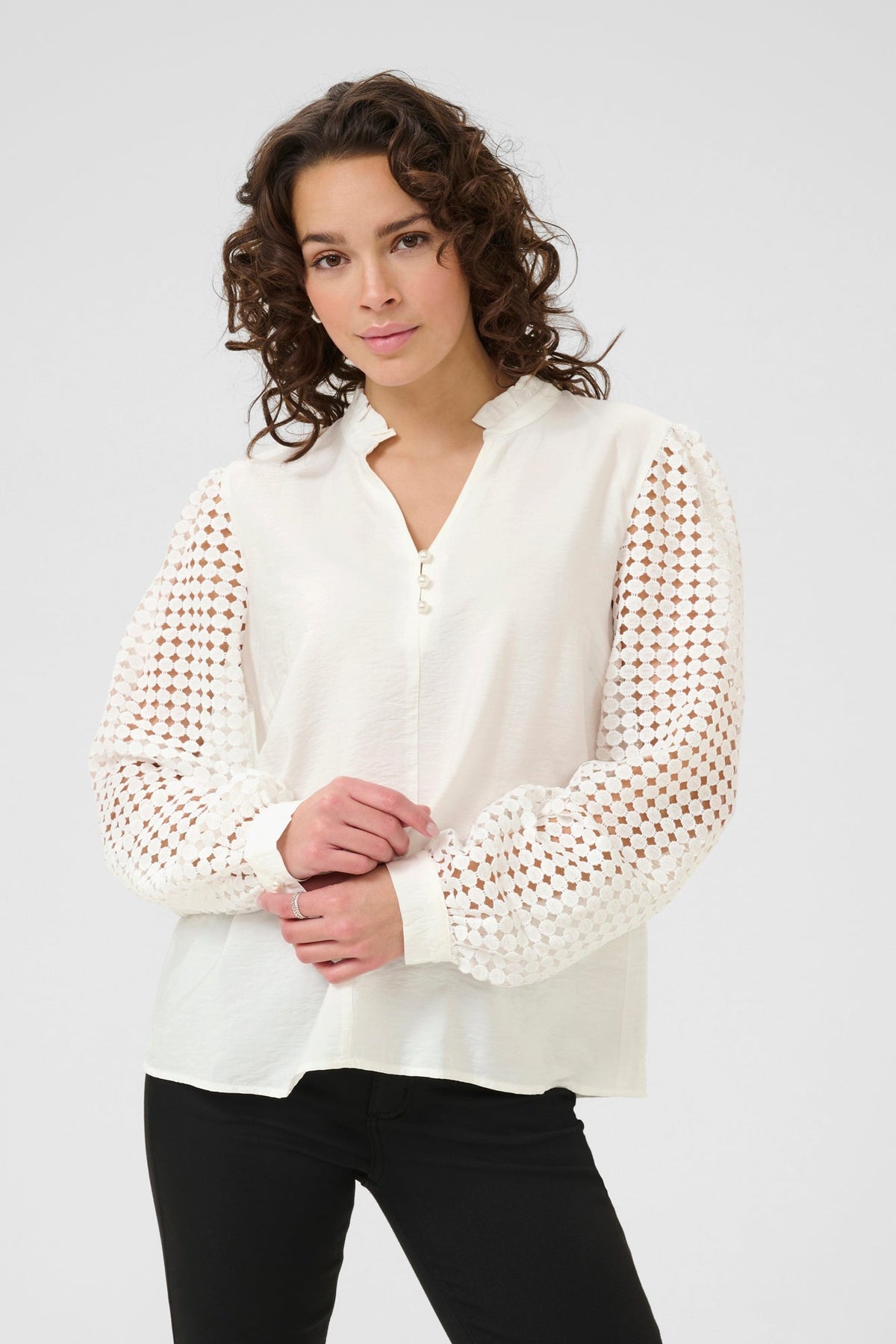 Blouse pour femme par Kaffe | 10510733 Craie | Boutique Vvög, vêtements mode pour homme et femme