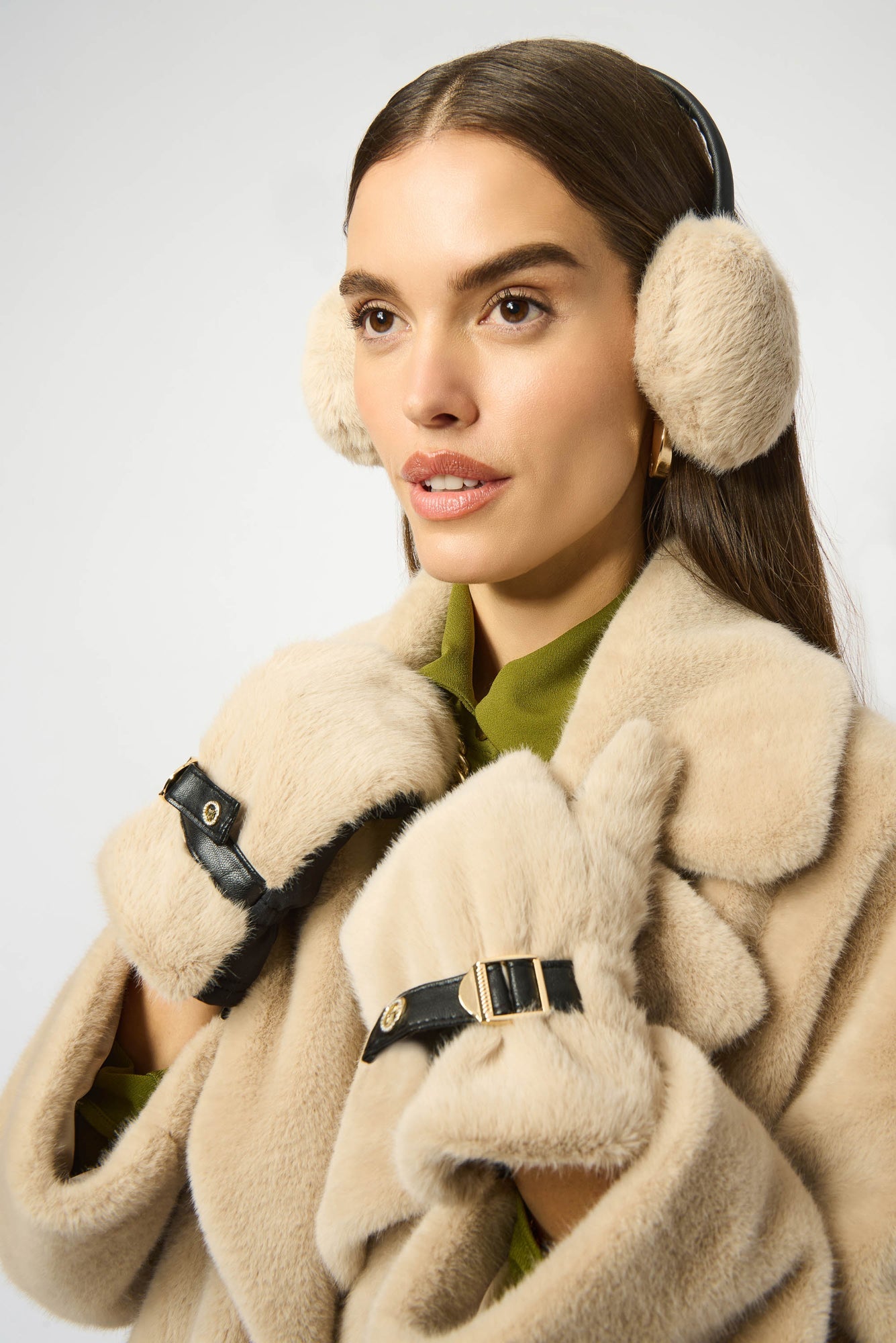 Mitaines pour femme par Joseph Ribkoff | 253977 Amande | Boutique Vvög, vêtements mode pour homme et femme