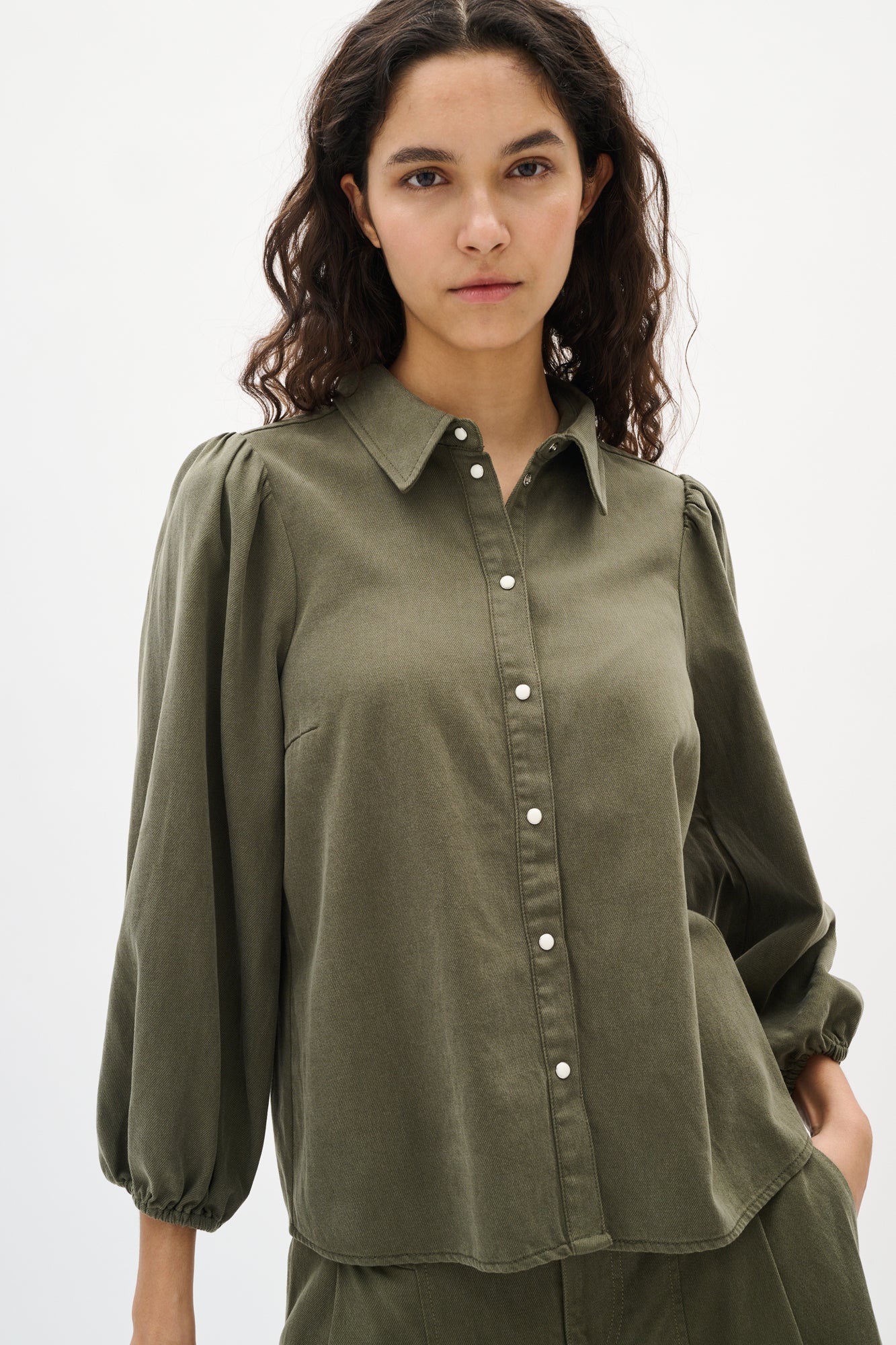 Blouse pour femme par InWear | 30110564 Olive Poussiéreuse | Boutique Vvög, vêtements mode pour homme et femme