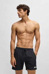 Maillot short pour homme par HUGO BOSS | 50514429 Noir | Boutique Vvög, vêtements mode pour homme et femme