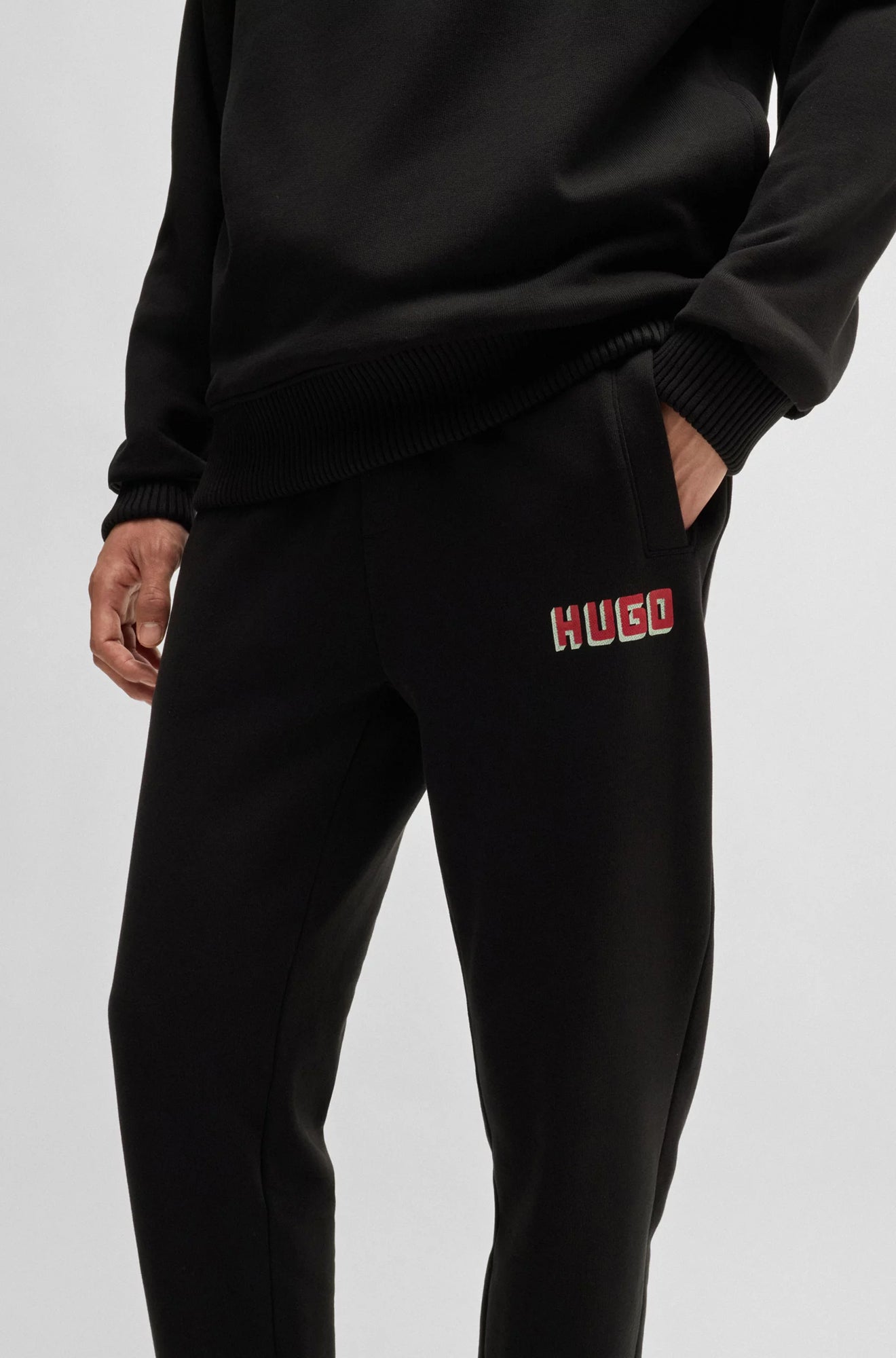 Pantalon jogging pour homme par HUGO BOSS | 50516657 Noir | Boutique Vvög, vêtements mode pour homme et femme
