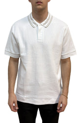 Polo blanc texturé à manches courtes avec col rayé et patte à deux boutons pour homme par HUGO BOSS, vue de face