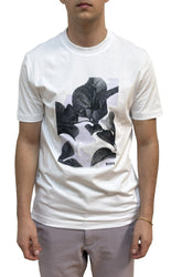 T-shirt blanc à col rond, vue de face, avec grand imprimé floral noir et logo BOSS pour homme par HUGO BOSS