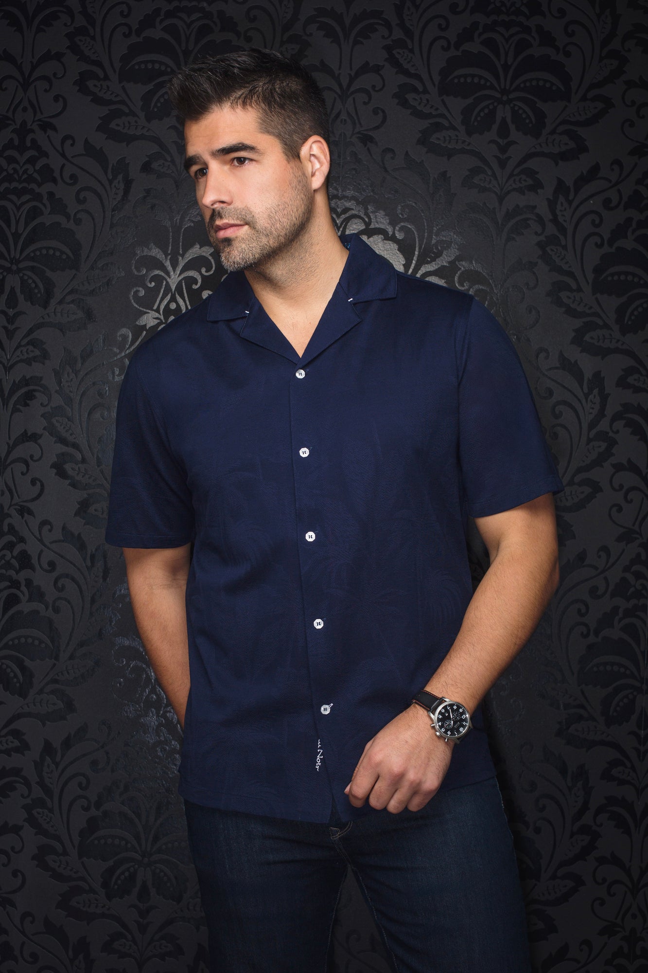 Chemise manches courtes en nylon à col plat pour homme par Au Noir | BRAHEA-T Marine | Boutique Vvög, inventaire complet de la marque Au Noir