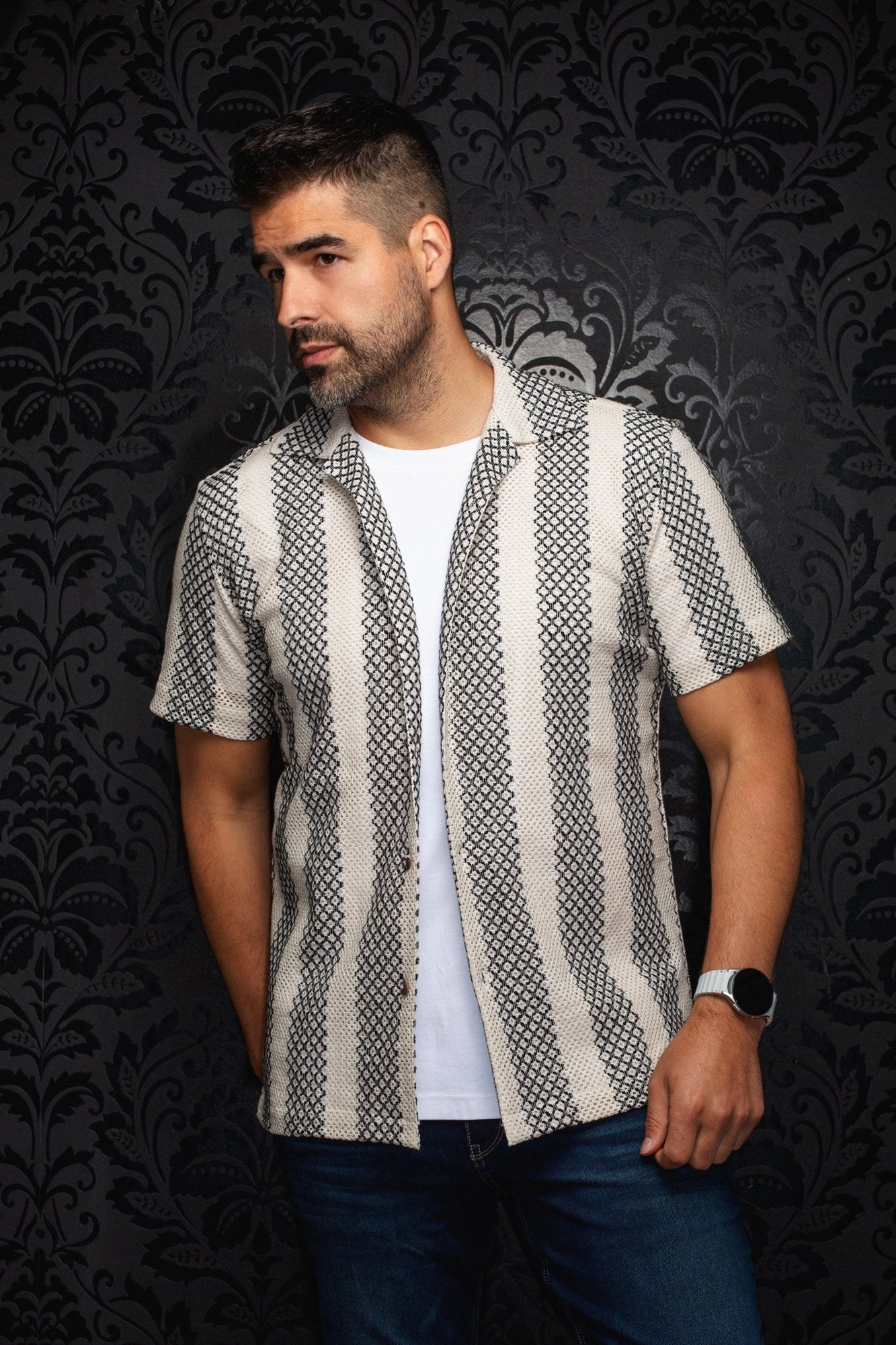 Chemise manches courtes à col ouvert pour homme par Au Noir | RAJ-T Crème | Boutique Vvög, inventaire complet de la marque Au Noir