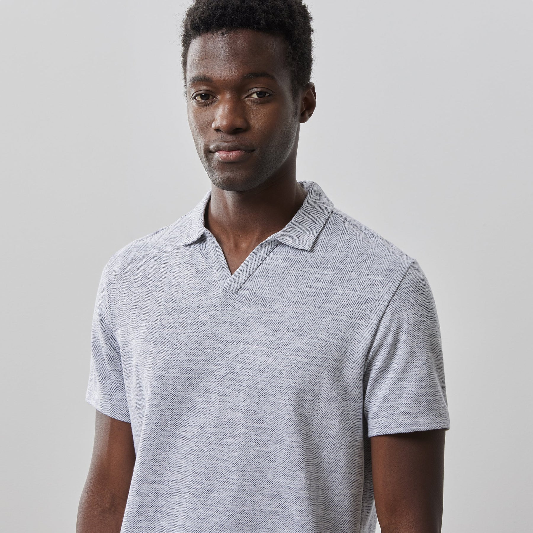 Polo à col ouvert à manches courtes pour homme par Robert Barakett | RB41102 Martel Gris | Boutique Vvög, vêtements mode pour homme et femme