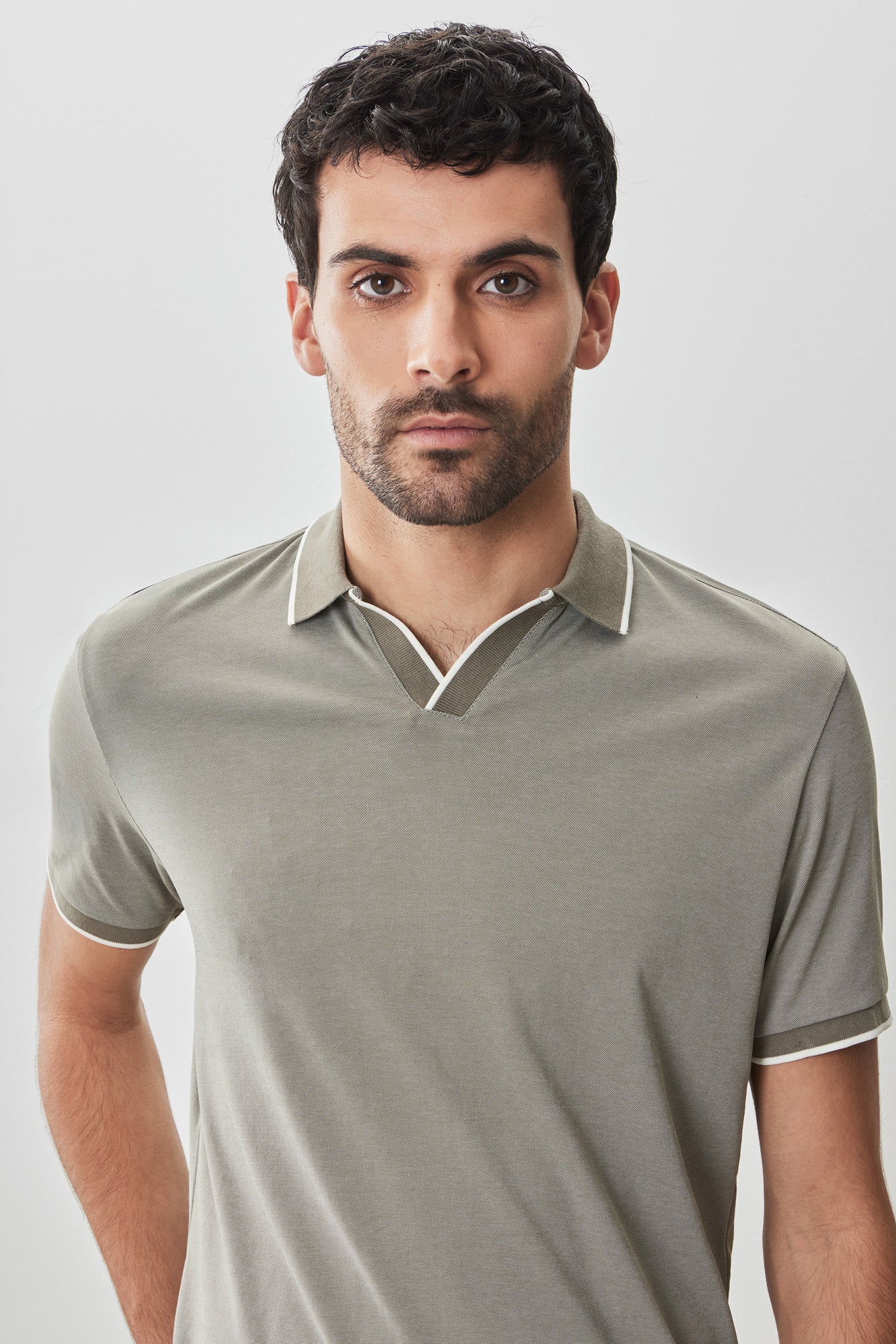 Polo à col ouvert pour homme par Robert Barakett | RB51080 Northpark Olive | Boutique Vvög, vêtements mode pour homme et femme