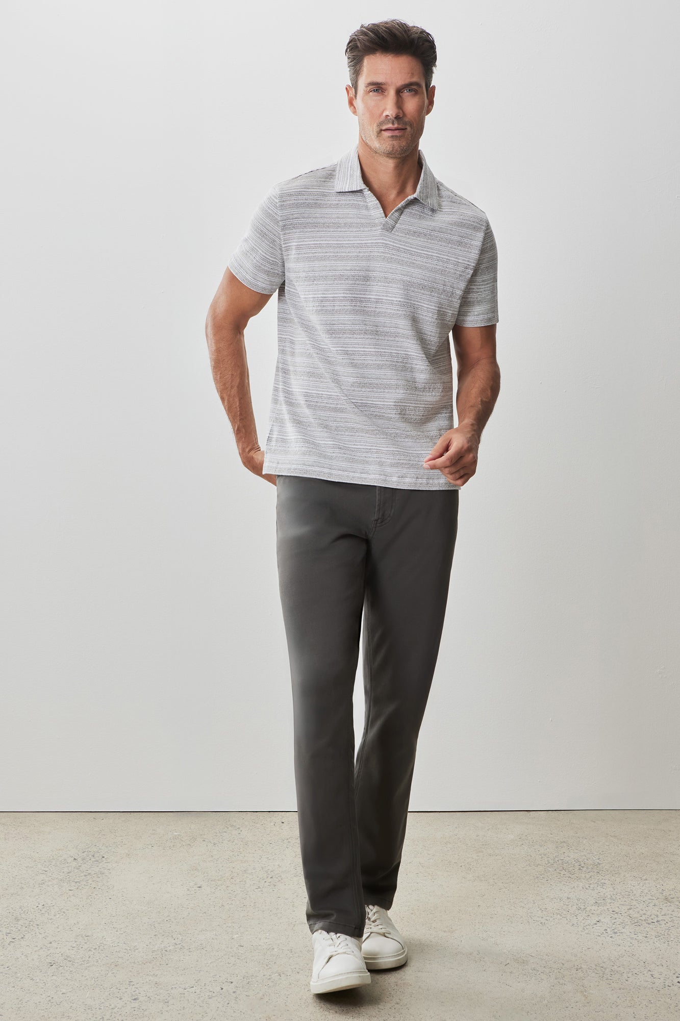 Polo à col ouvert pour homme par Robert Barakett | RB51124 Duval Beige | Boutique Vvög, vêtements mode pour homme et femme