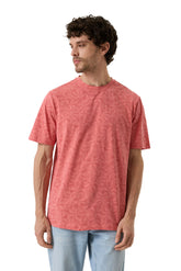 Vue avant sur mannequin du T-Shirt col rond corail à manches courtes et motif floral ton sur ton pour homme par Garcia