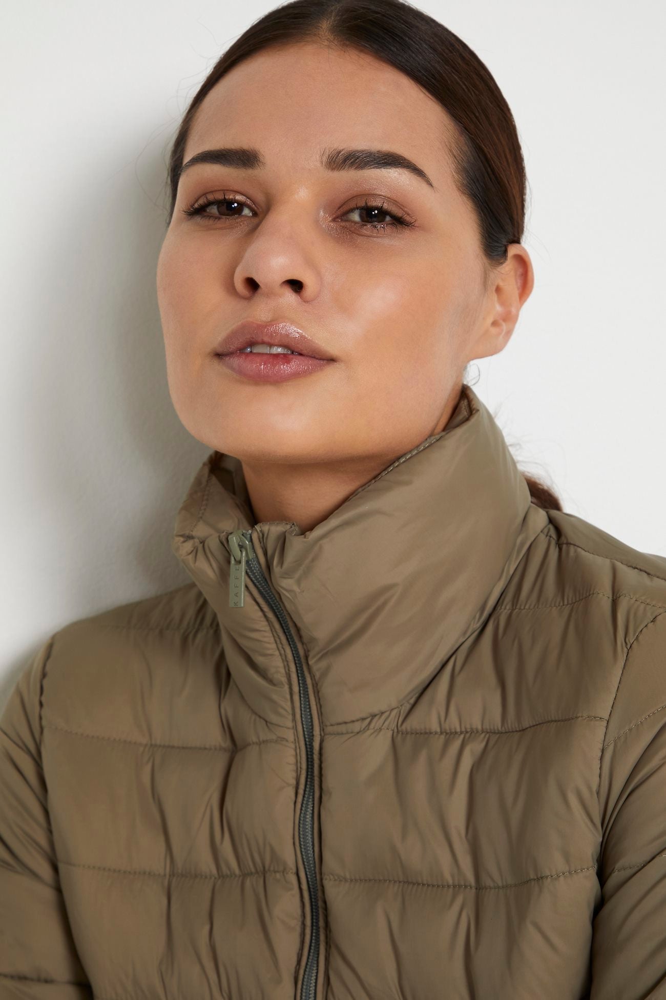 Coupe-vent mi-saison pour femme par Kaffe | 10506103 170618 | Boutique Vvög, vêtements mode pour homme et femme