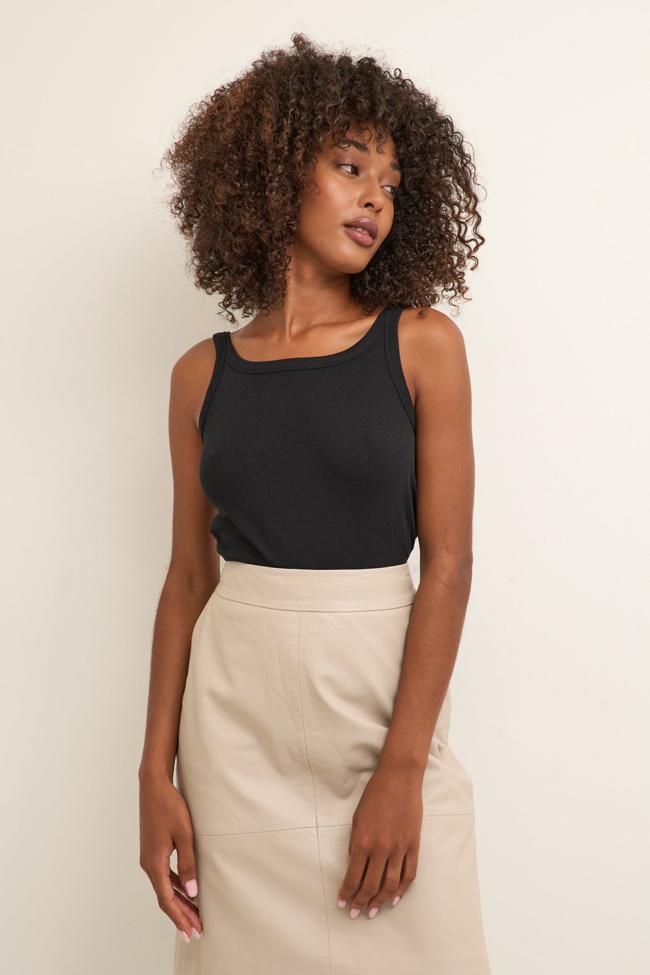 Camisole pour femme par Kaffe | 10507348/Carna 100121-BLACK DEEP | Boutique Vvög, vêtements mode pour homme et femme