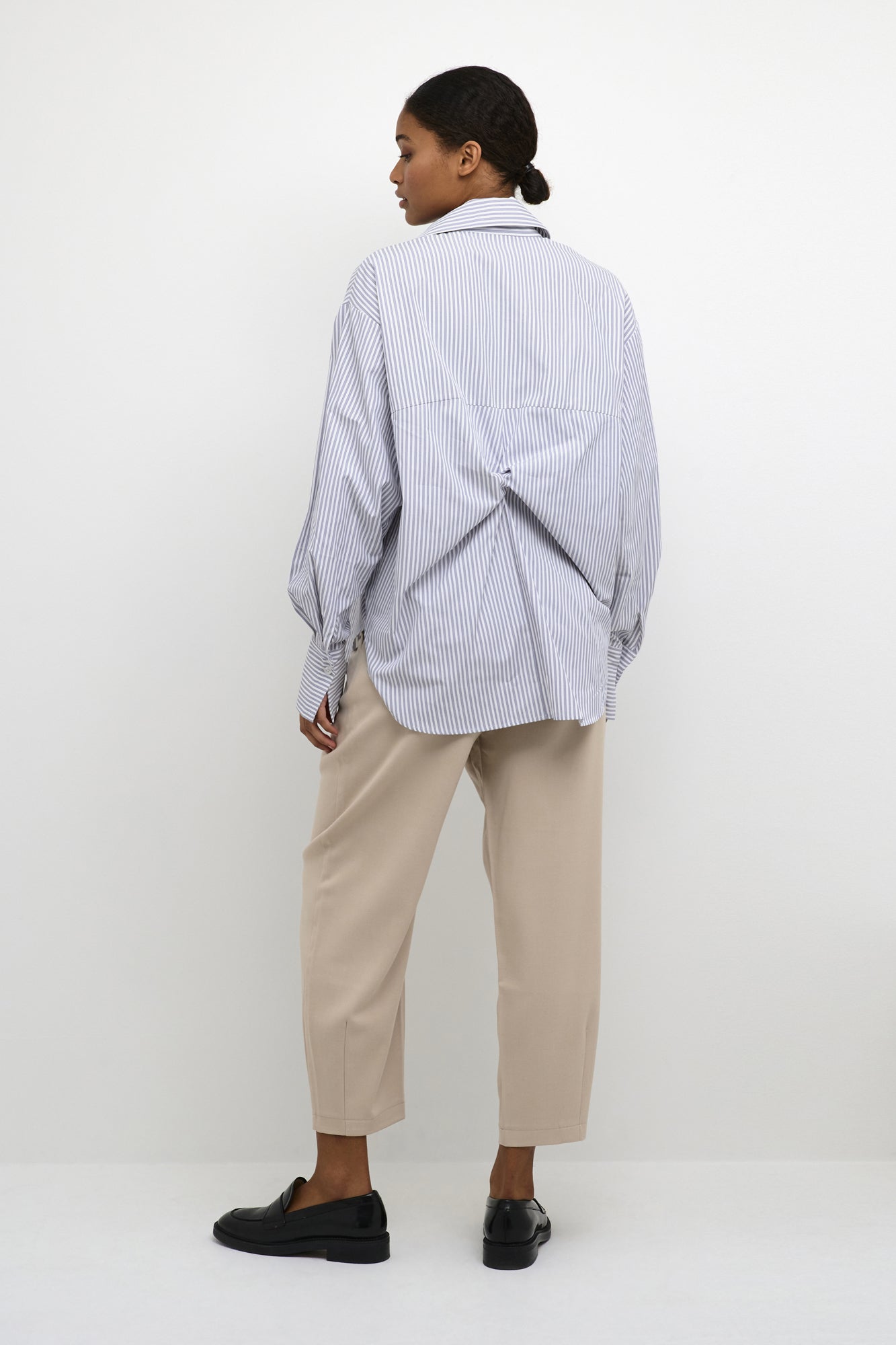 Blouse pour femme par Kaffe | Amaibritt/10508238 Bleu Blanc/105288-blue and white| Boutique Vvög, vêtements mode pour homme et femme