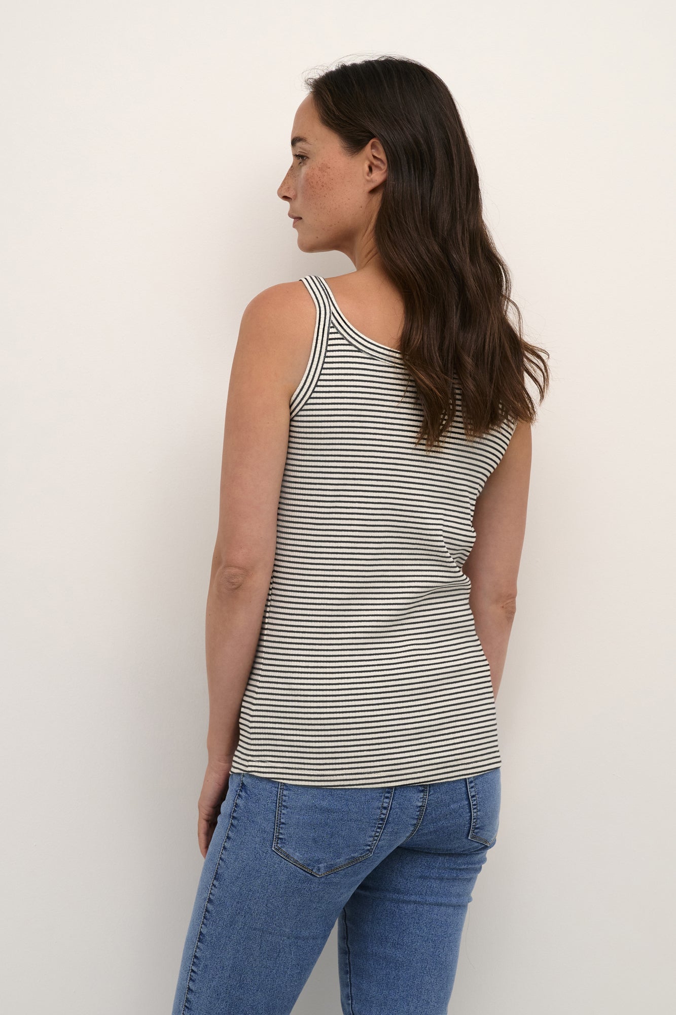 Camisole pour femme par Kaffe | 10508325 Craie/Bande Noire | Boutique Vvög, vêtements mode pour homme et femme