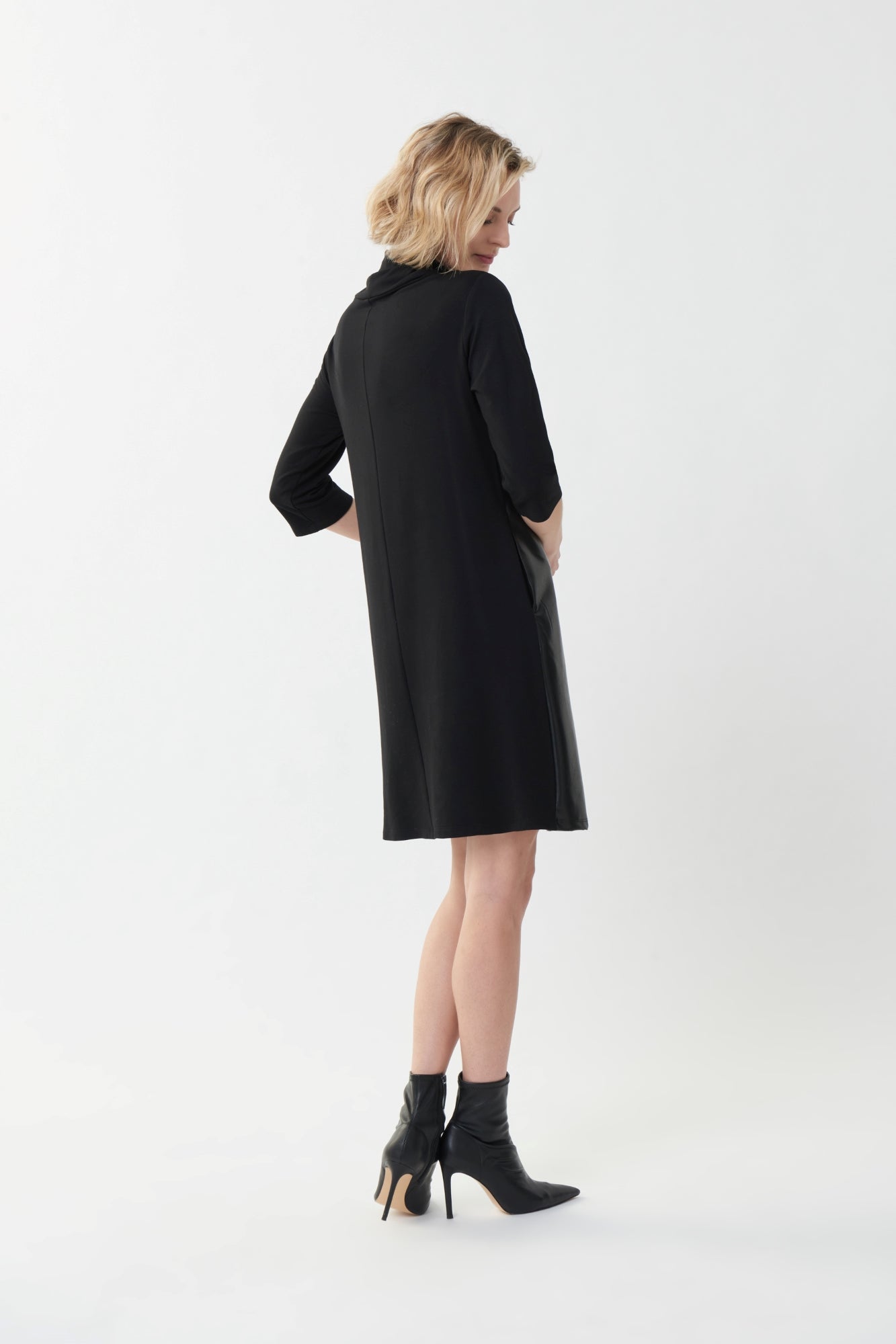 Robe pour femme par Joseph Ribkoff | 223061 BLACK | Boutique Vvög, vêtements mode pour homme et femme
