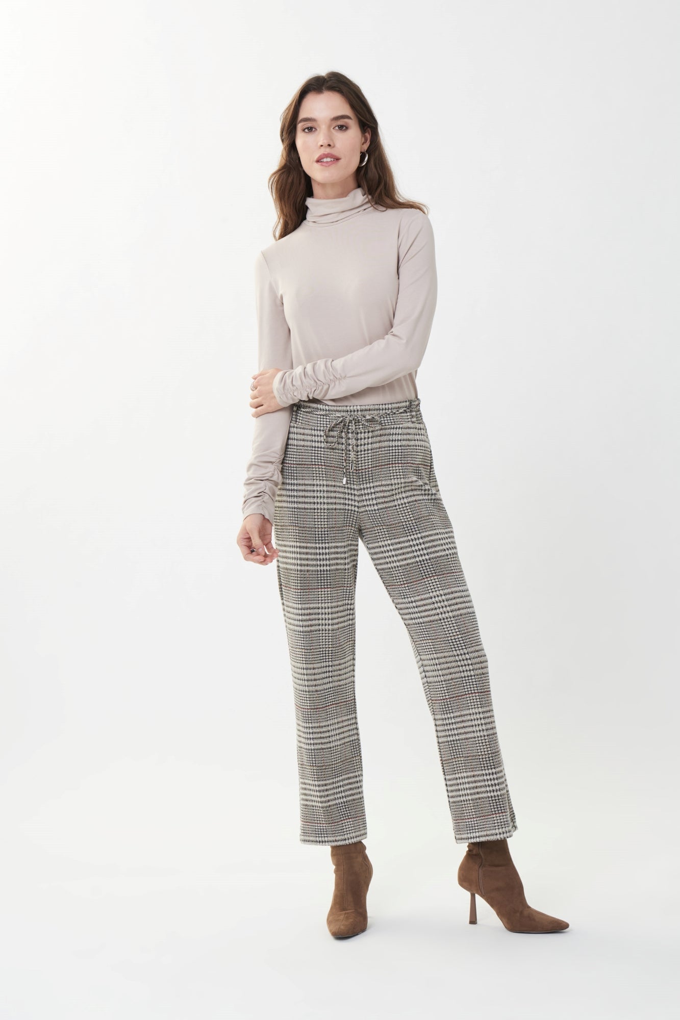 Chandail manches longues pour femme par Joseph Ribkoff | 223252 SAND | Boutique Vvög, vêtements mode pour homme et femme
