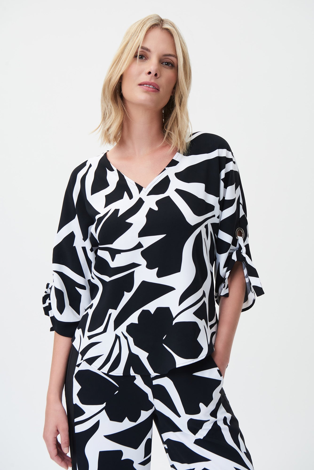 Chandail manches courtes pour femme par Joseph Ribkoff | 232045 VANILLA/BLACK | Boutique Vvög, vêtements mode pour homme et femme