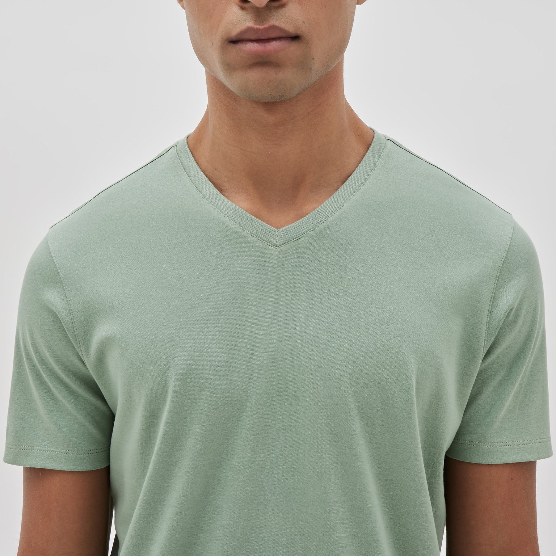 T-Shirt col v pour homme par Robert Barakett | 23336V/Georgia Baie Verte/Green Bay| Boutique Vvög, vêtements mode pour homme et femme