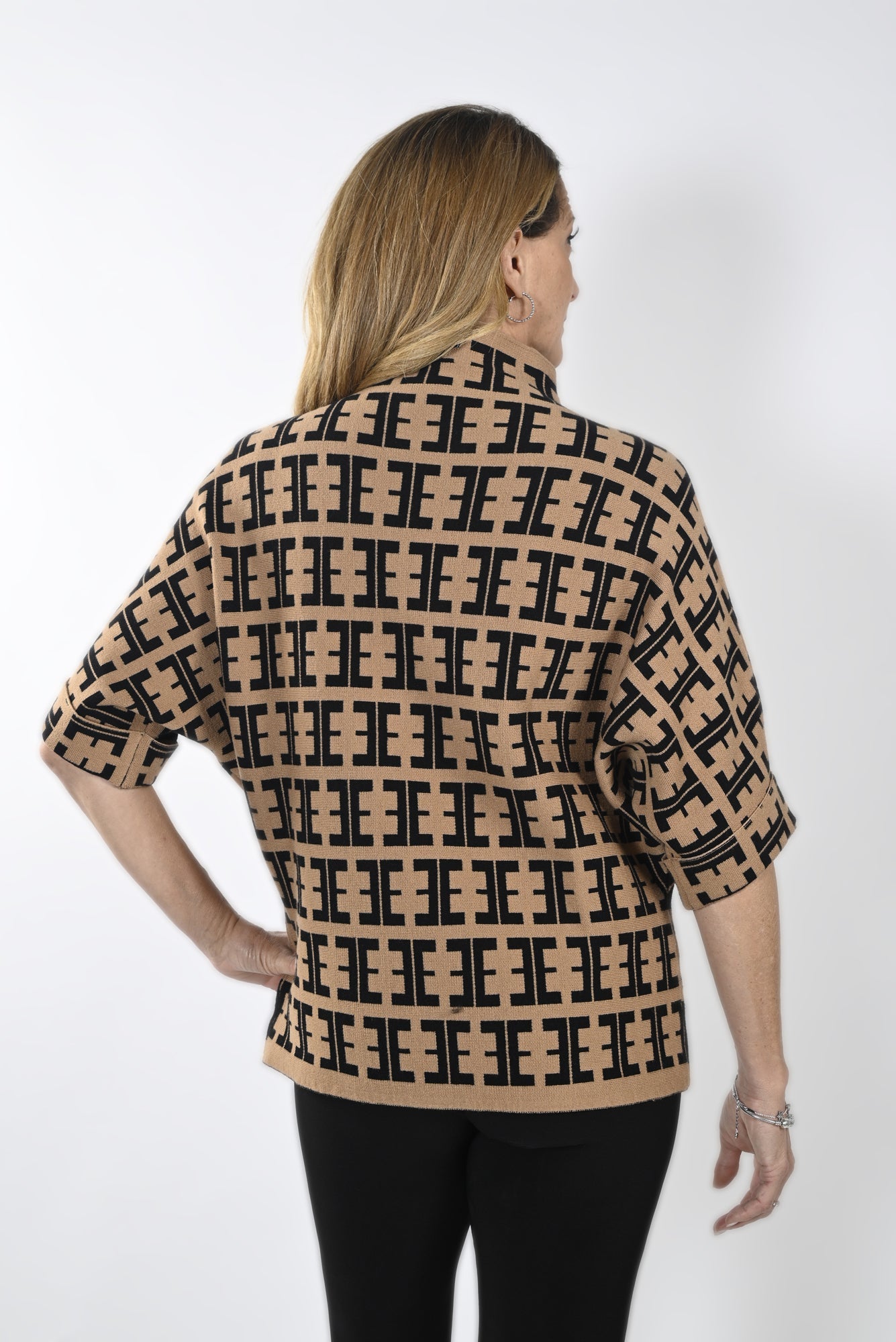 Chandail manches longues pour femme par Frank Lyman | 233882U CAM/BLA | Boutique Vvög, vêtements mode pour homme et femme