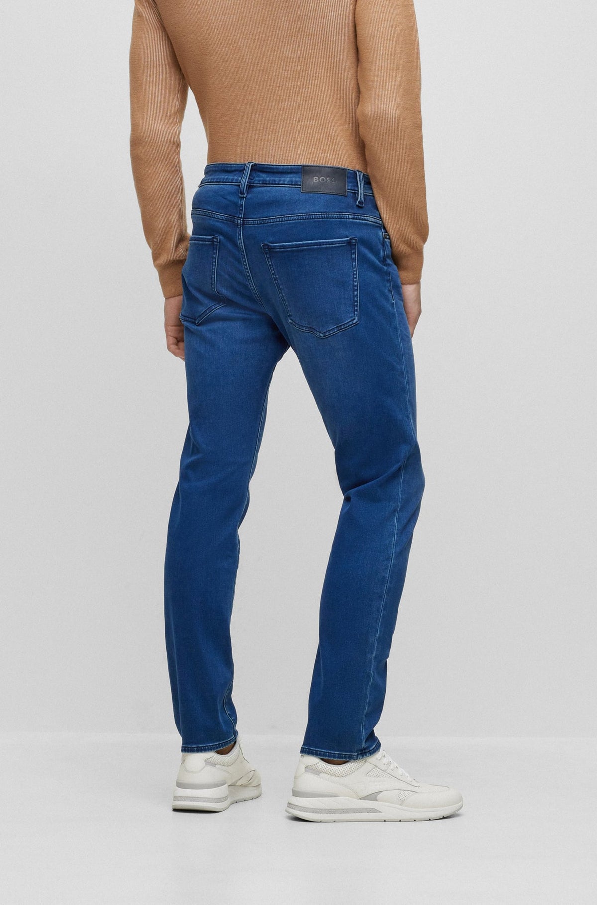 Jeans pour homme par HUGO BOSS | 50501670 Bleu/425/MEDIUM BLUE | Boutique Vvög, vêtements mode pour homme et femme