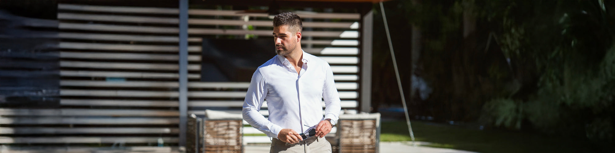 Chemise habillée homme blanche slim fit, basique mode.
