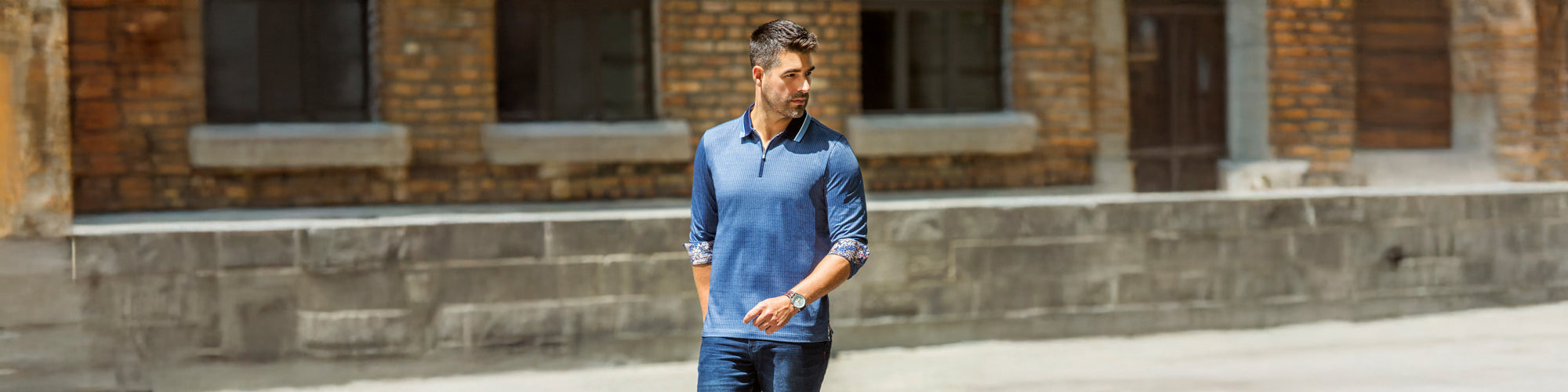 Polo mode masculine moderne en coton, style urbain.