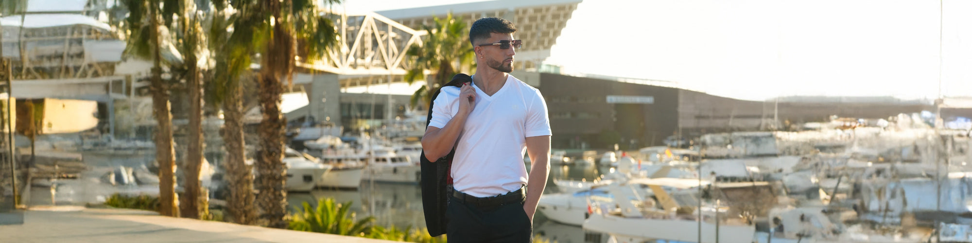 T-shirt mode homme moderne, style décontracté chic.