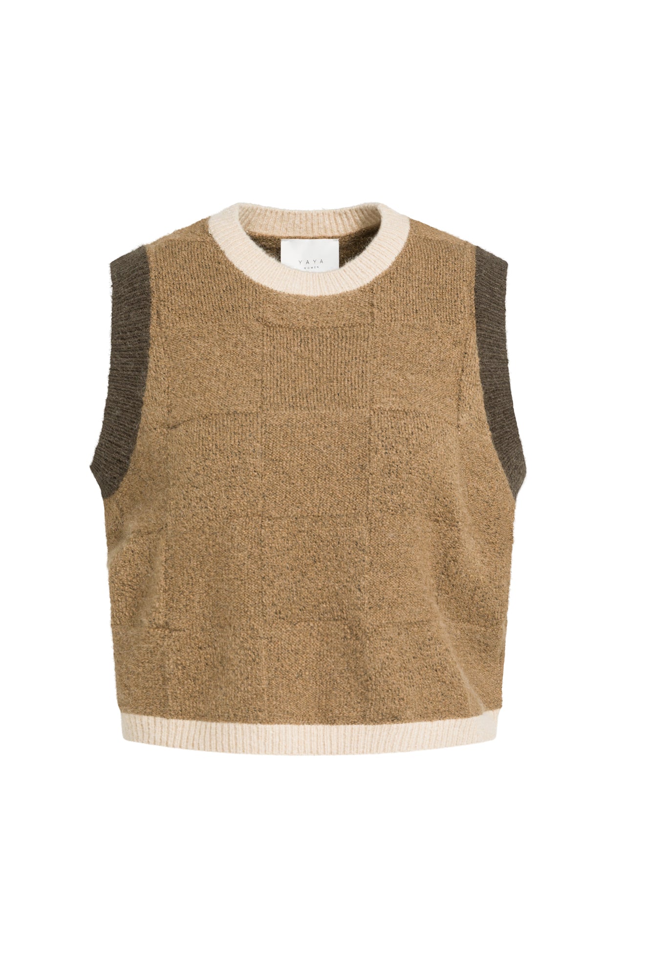 Vue avant du veste sans manches en tricot camel avec col crème, ourlet crème et emmanchures foncées pour femme par YAYA