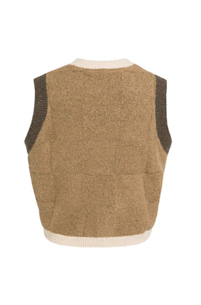 Veste sans manches en tricot camel avec ourlet crème et emmanchures foncées pour femme par YAYA, vue de dos