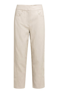 Pantalon jambe droite crème effet cuir isolé de face avec taille large et poches cavalières pour femme par YAYA