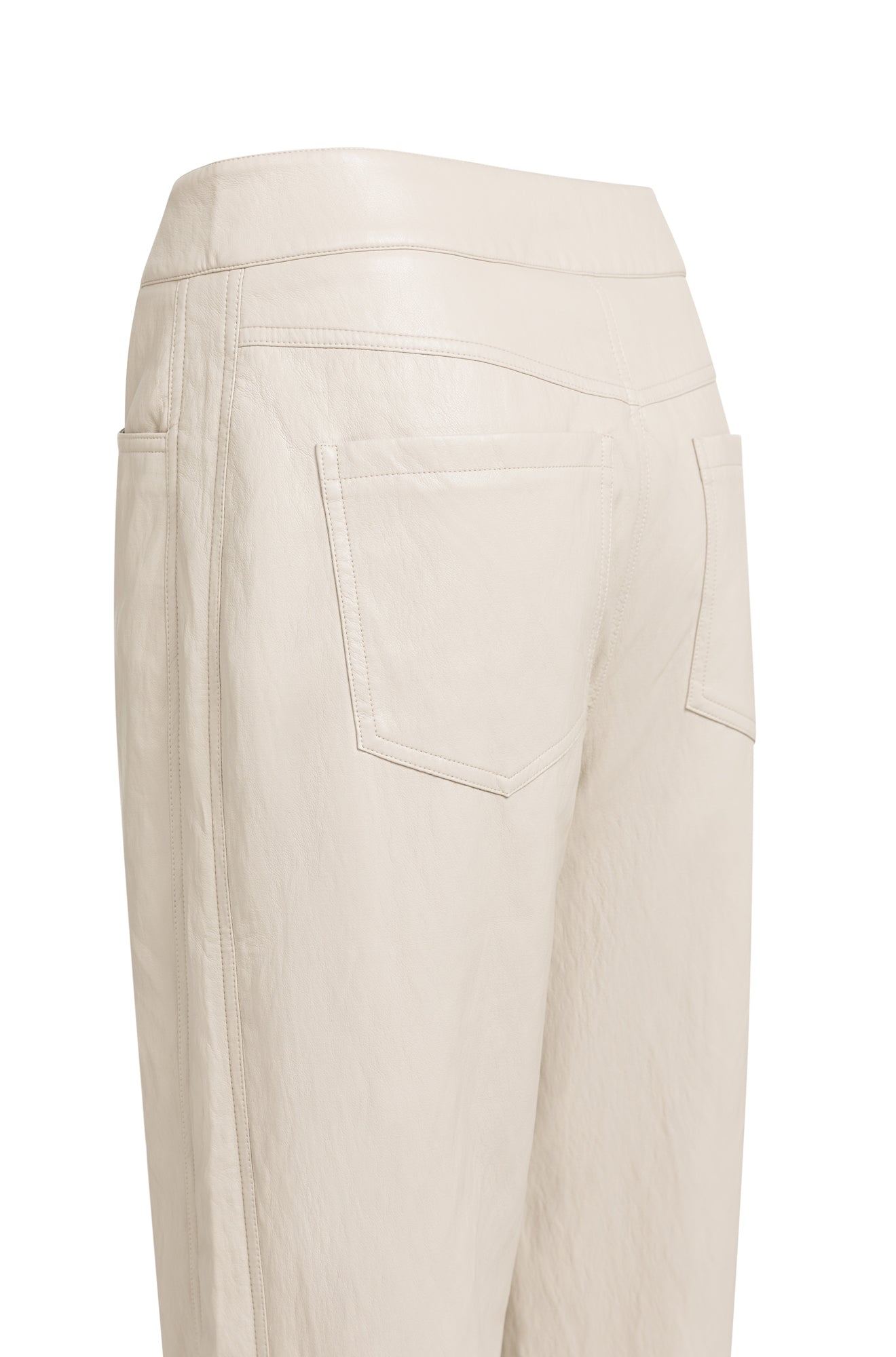 Pantalon jambe droite crème effet cuir avec poche plaquée, empiècement et couture côté pour femme par YAYA, détail arrière