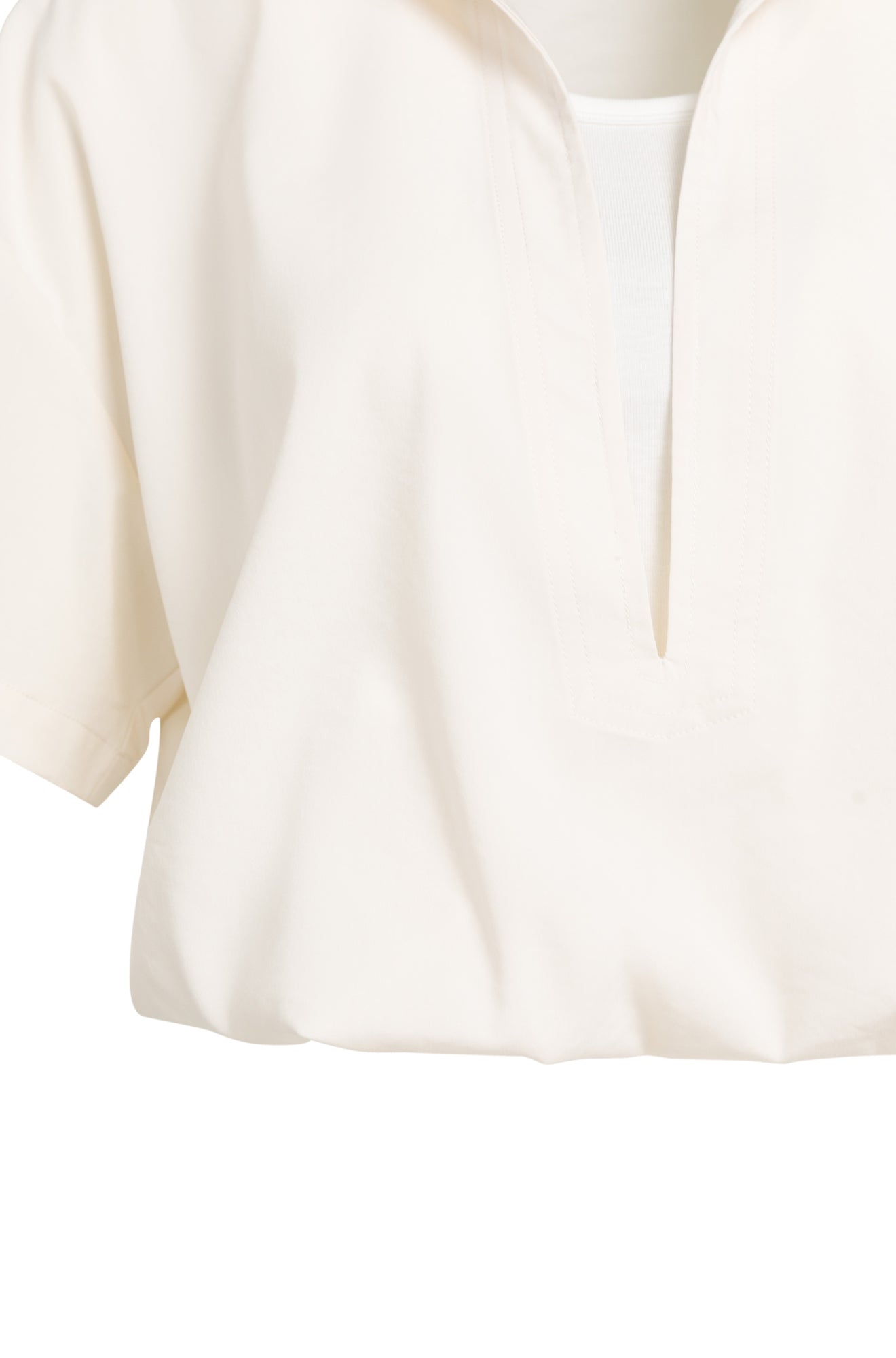 Blouse manches courtes ivoire avec chemisier et patte en V ouverte pour femme par YAYA, en gros plan
