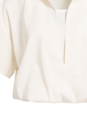 Blouse manches courtes ivoire avec chemisier et patte en V ouverte pour femme par YAYA, en gros plan
