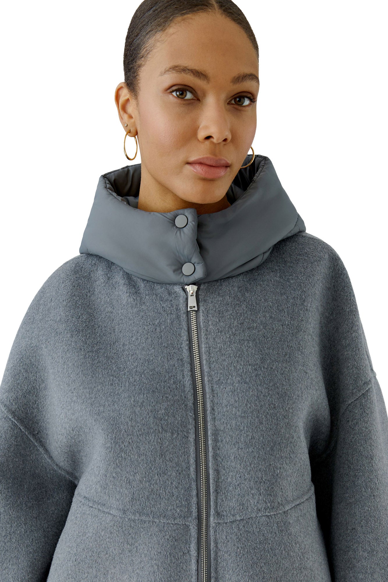 Oui women's gray hooded zip jacket with padded snap collar, brushed body, and metal zipper, close-up