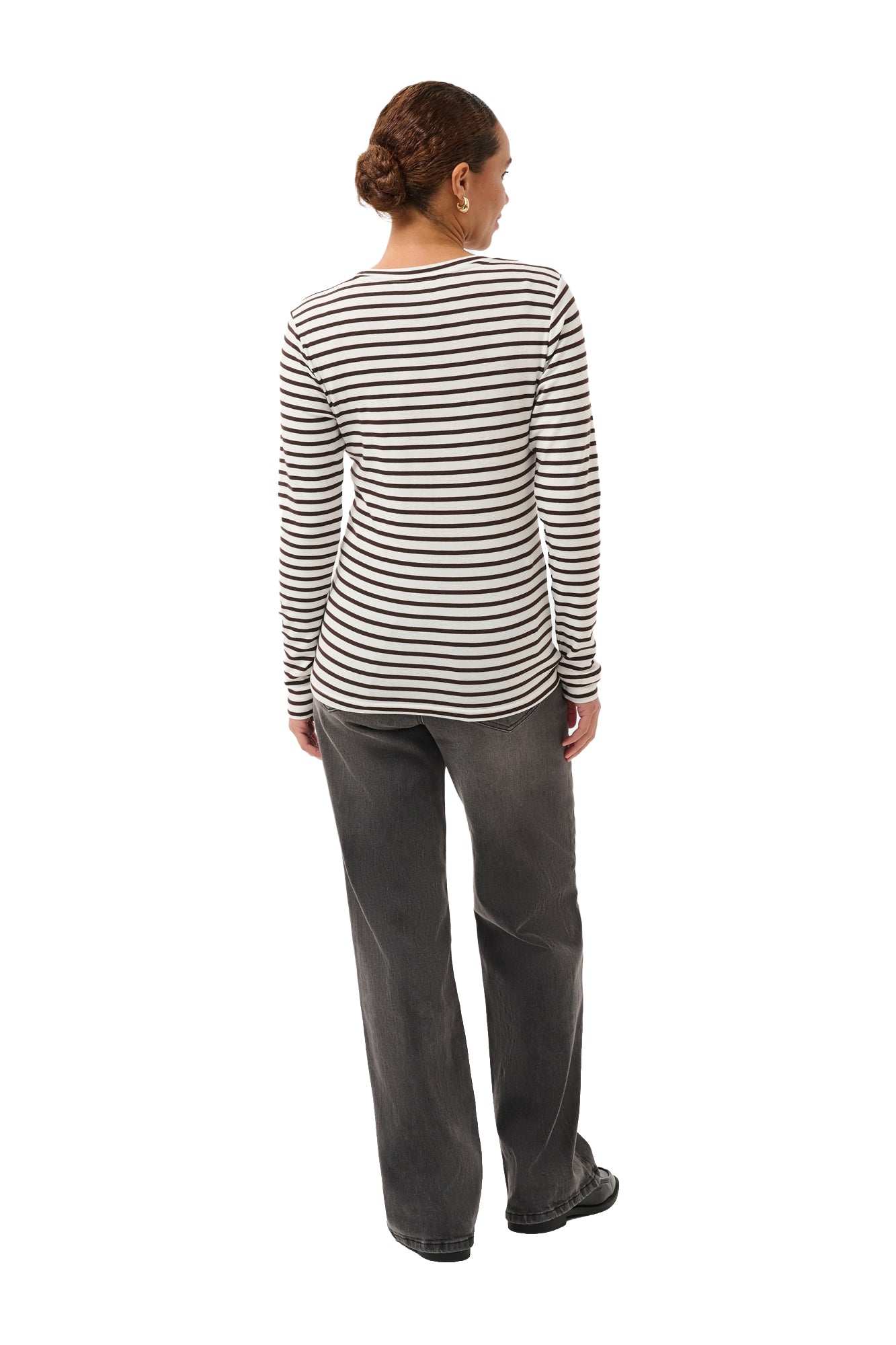 Vue arrière portée du T-Shirt manches longues rayé brun et ivoire avec ourlet droit pour femme par Kaffe