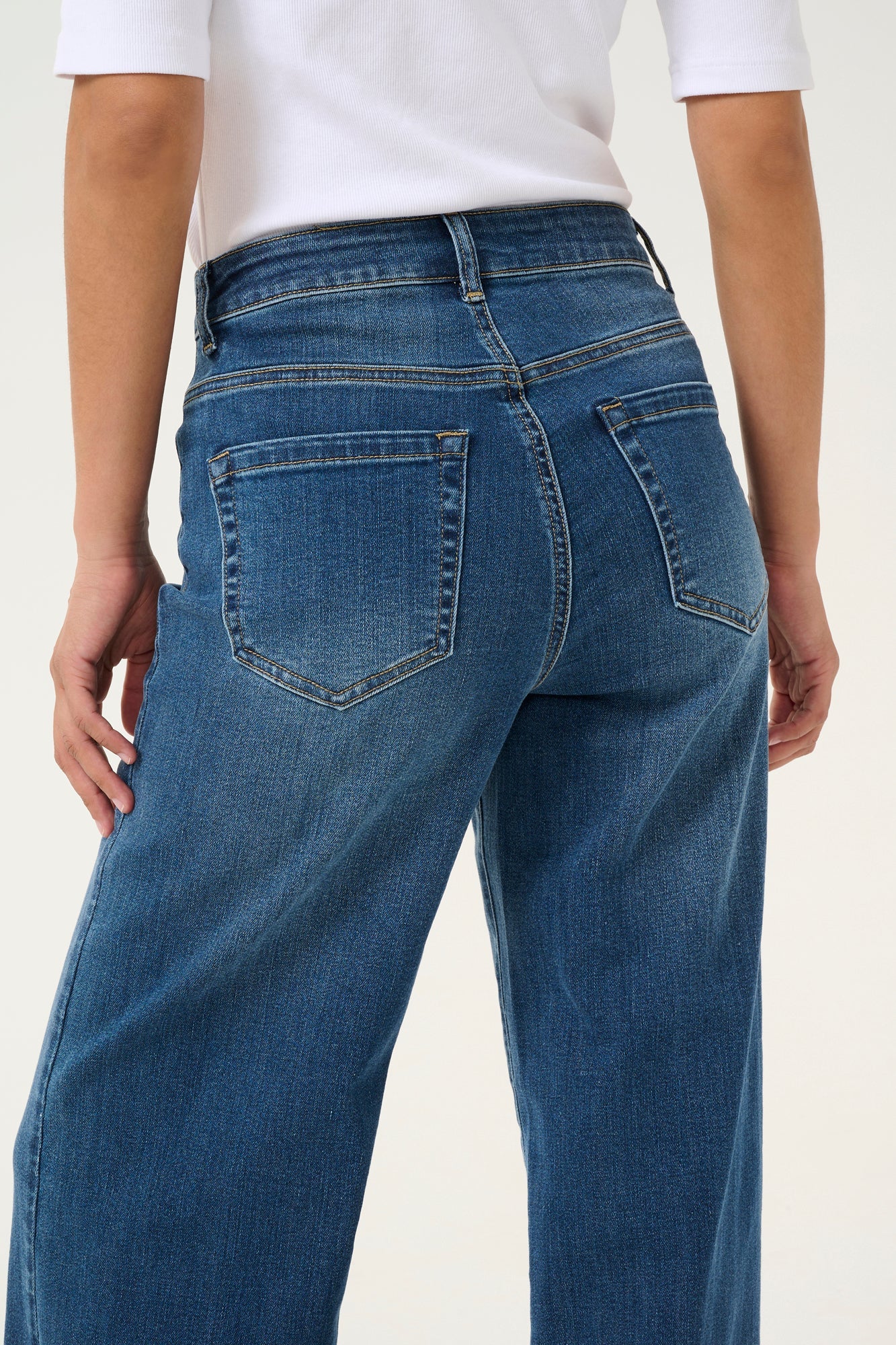 Jeans pour femme par Kaffe | 10507619 Bleu Moyen Délavé | Boutique Vvög, vêtements mode pour homme et femme