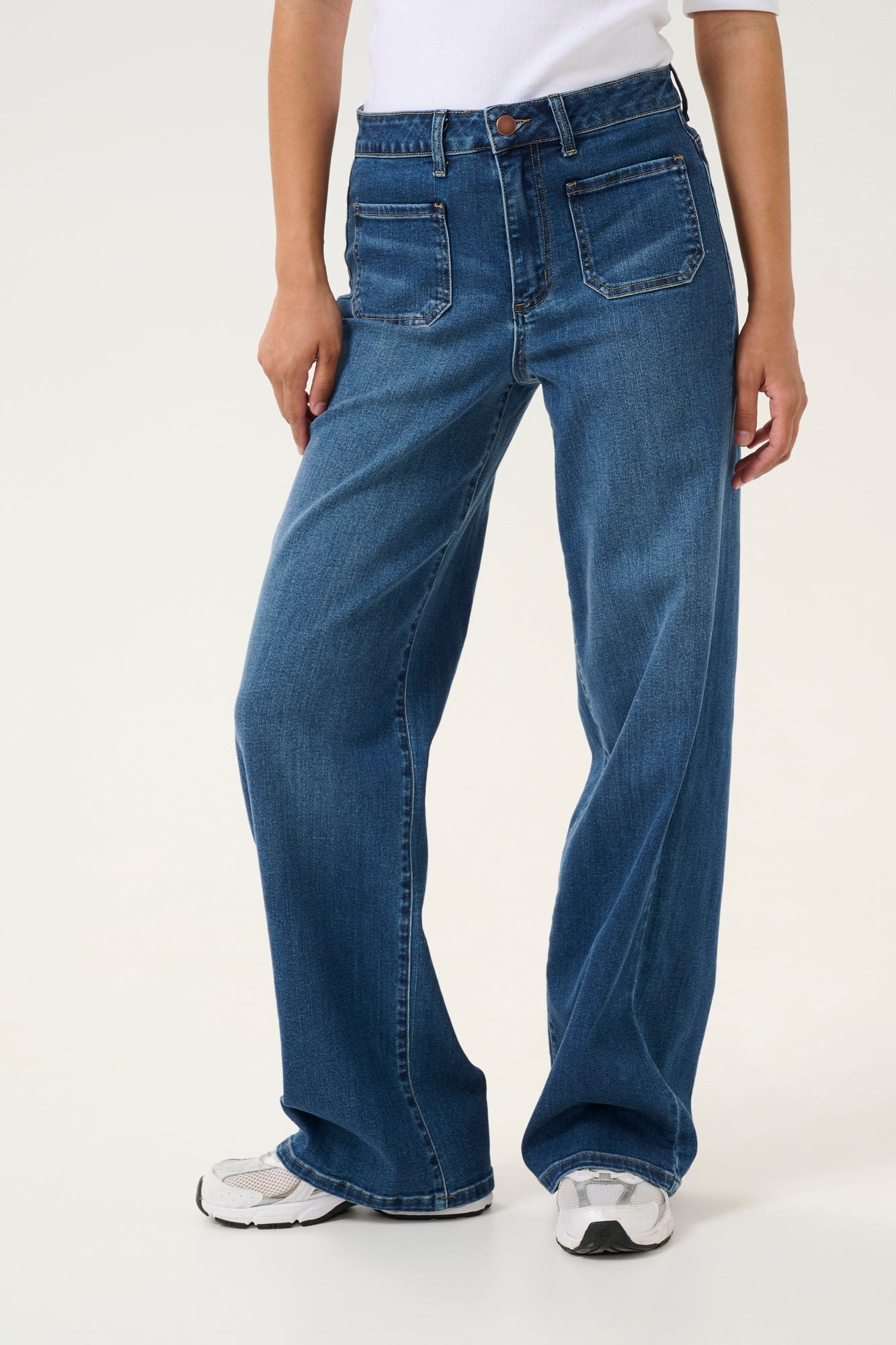 Jeans pour femme par Kaffe | 10507619 Bleu Moyen Délavé | Boutique Vvög, vêtements mode pour homme et femme